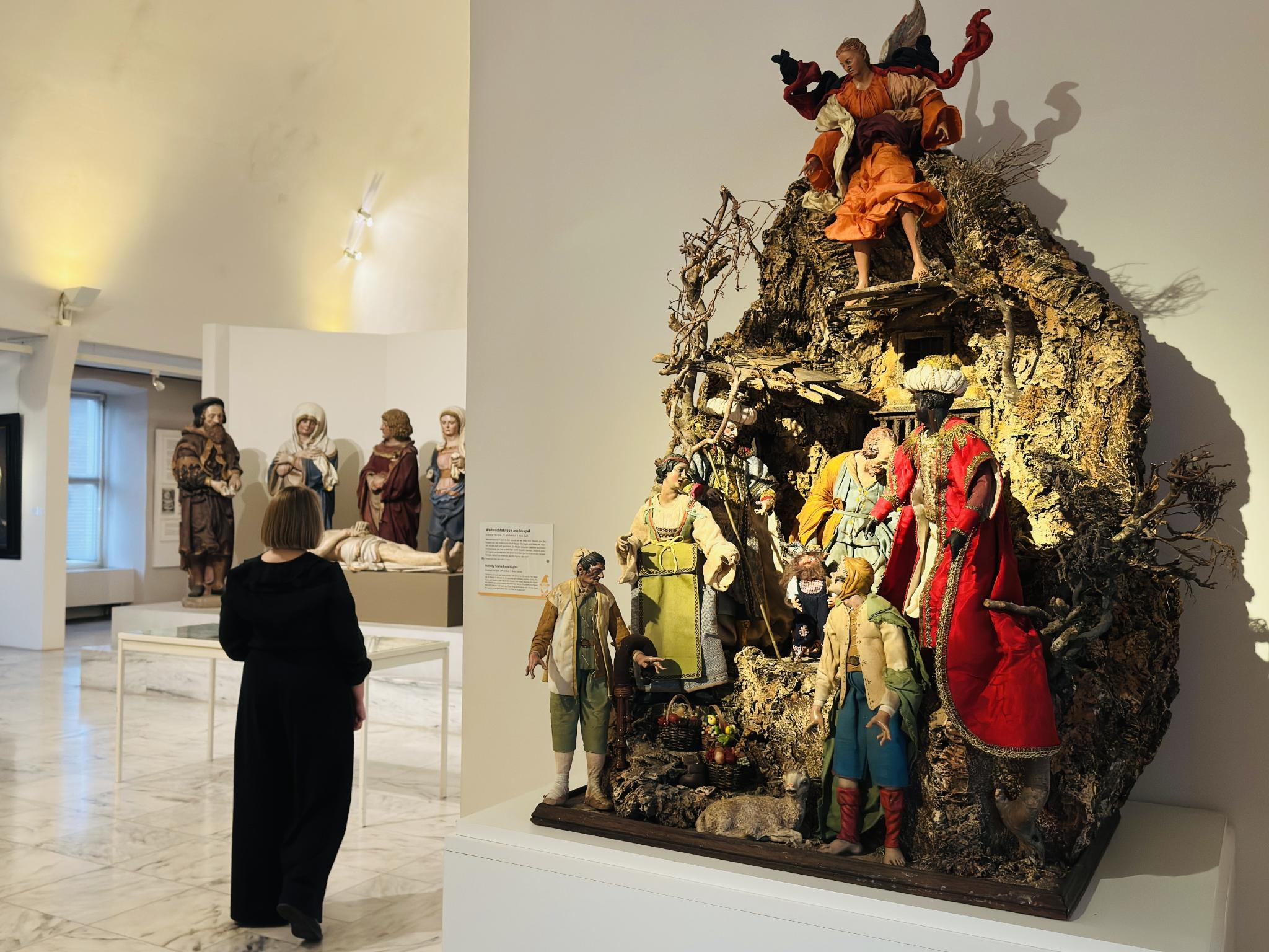 Wichtel Snorre hat sich in der Weihnachtskrippe versteckt, wer kann ihn finden