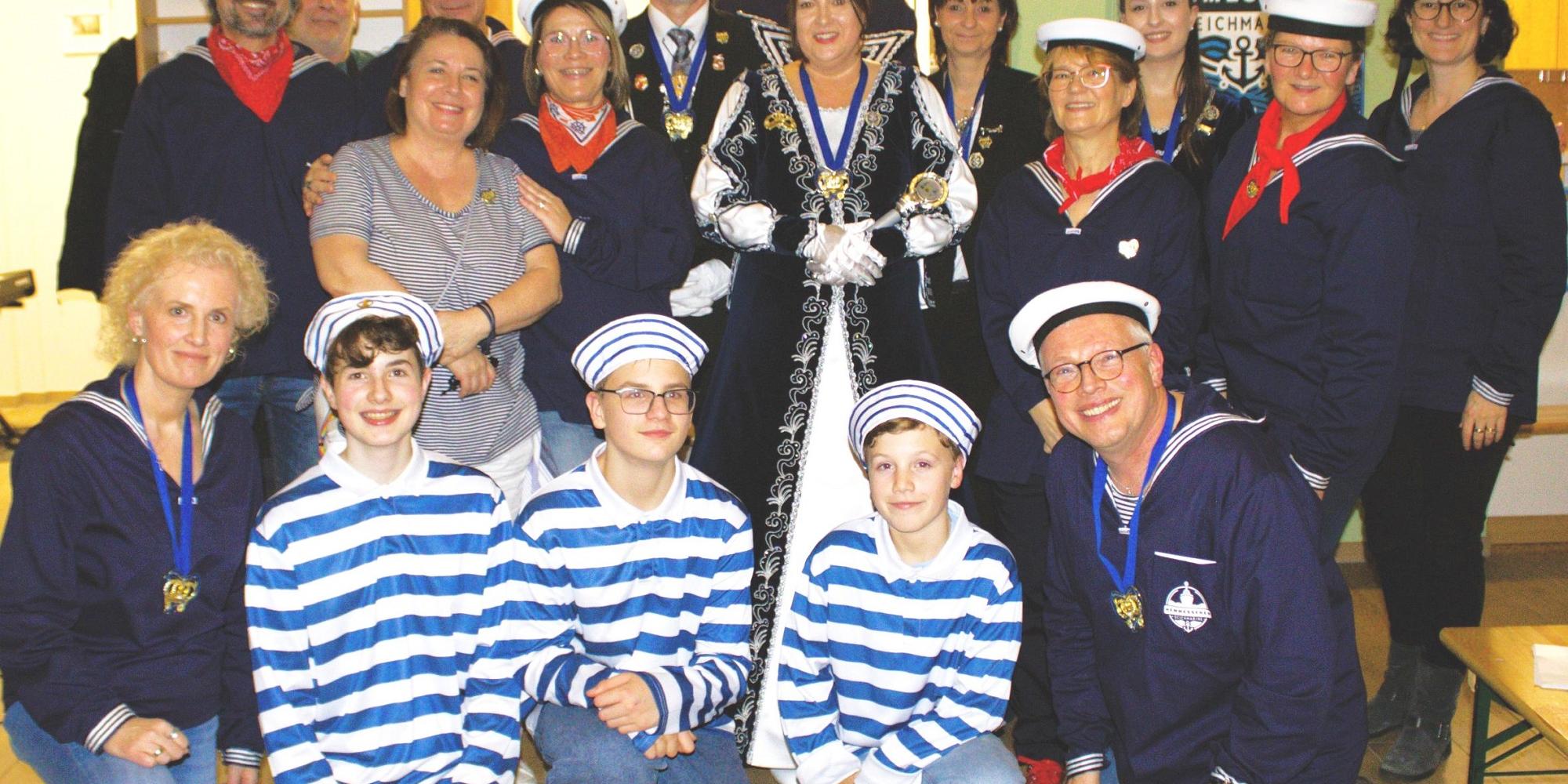 Gruppenbild der Deichmatroden und der Karnevalsprinzession Birgit I.