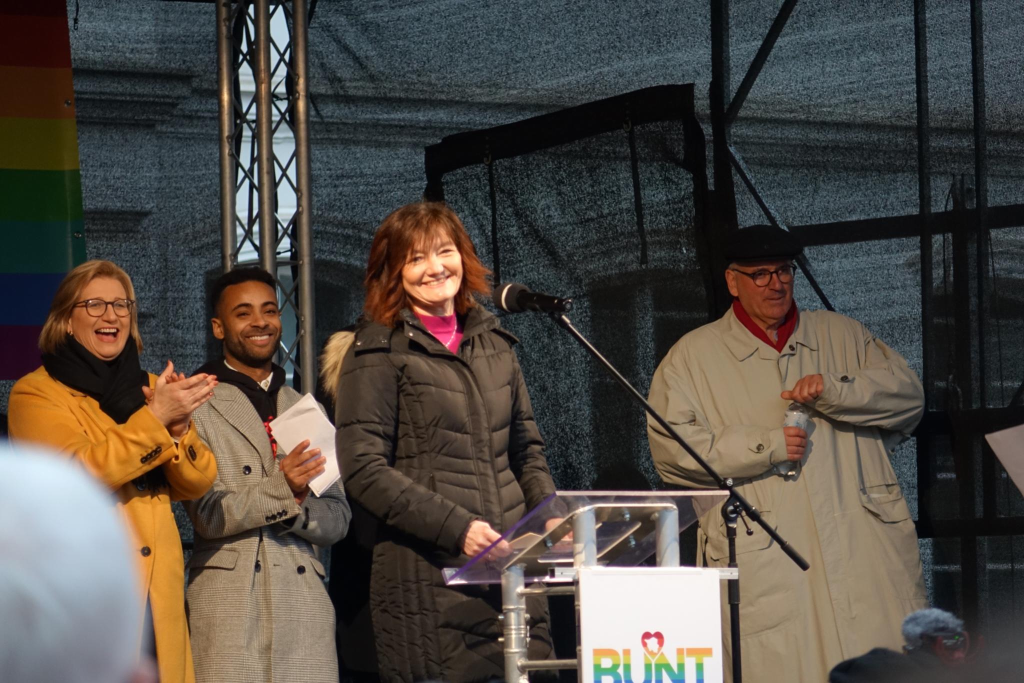 Auf dem Podium sprach Katja Göbel, Leiterin des Katholischen Büros Saarbrücken