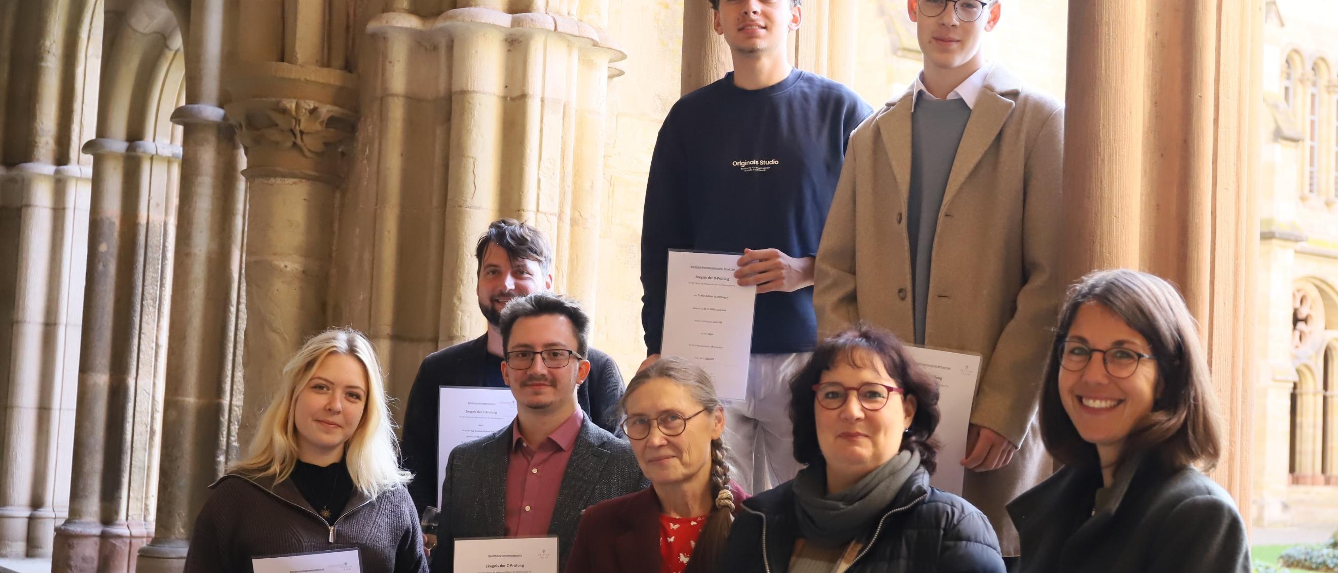 Neun Absolventinnen der kirchenmusikalischen Ausbildung