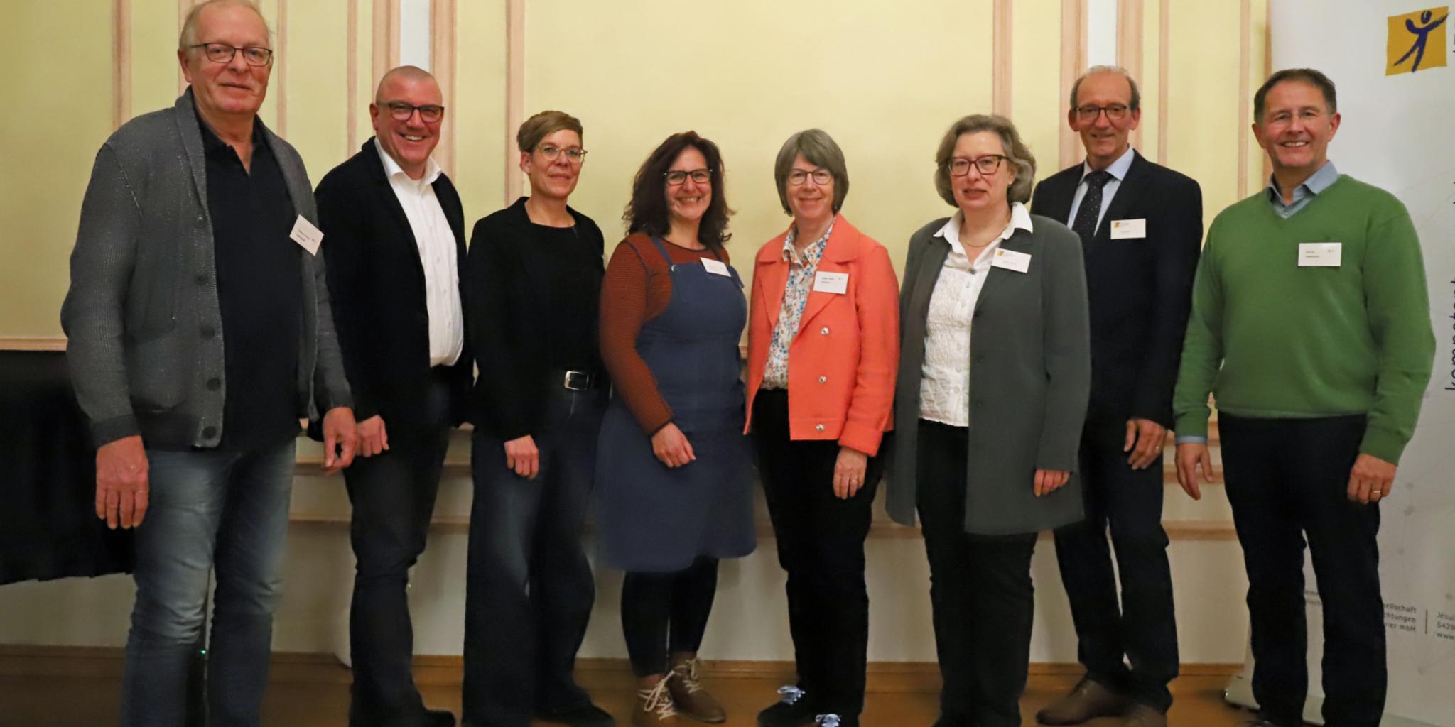 Hermann Sonnen, Matthias Struth, Kerstin Knopp, Ursula Steuer, Angela Thelen, Cordula Scheich, Konrad Berg und Ralf Olk (vlnr)