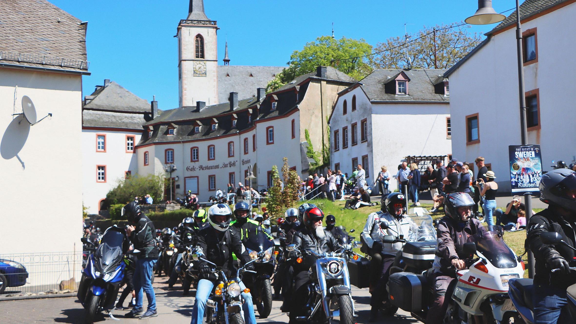 Motorradfahrer in Klausen