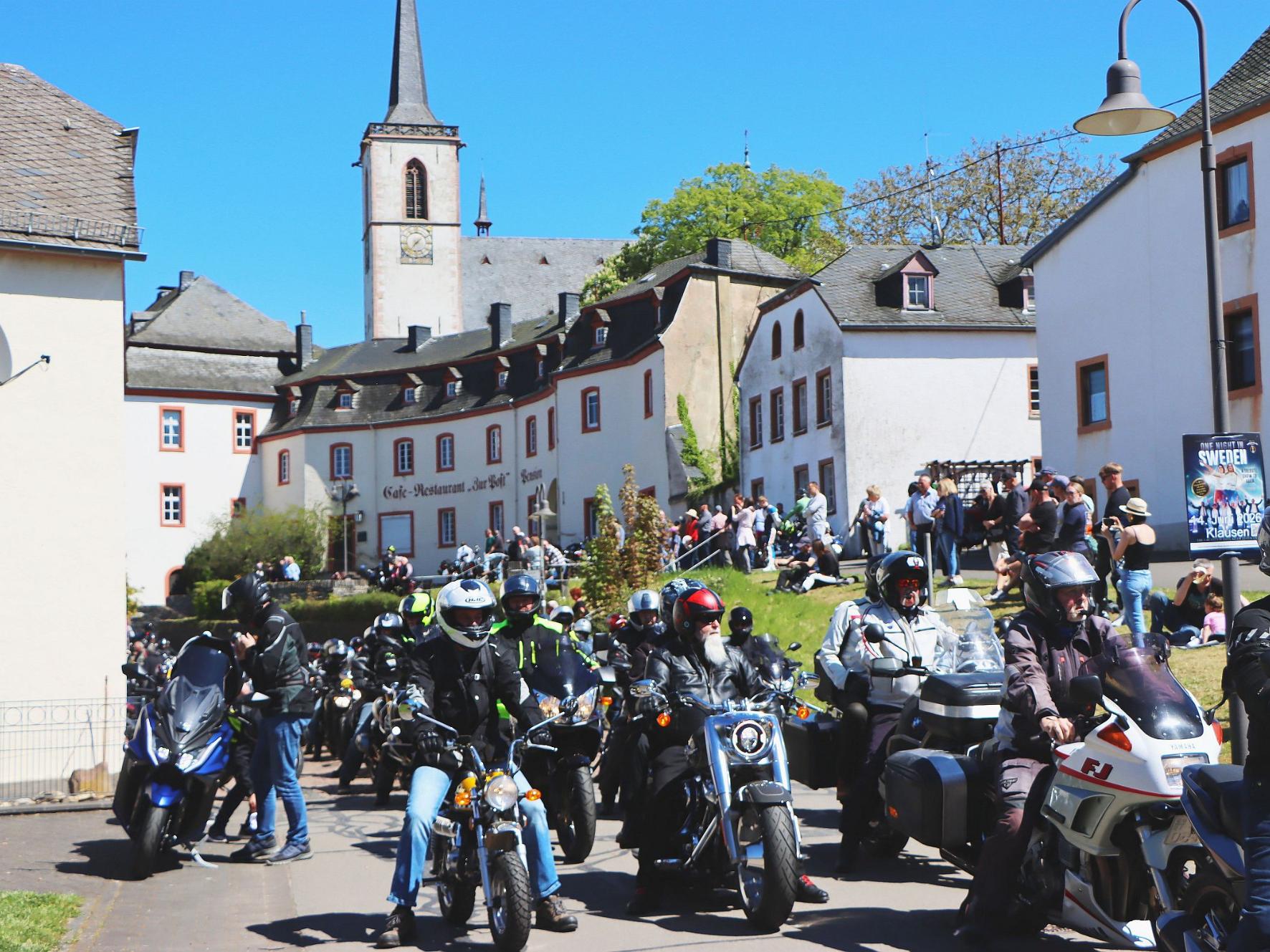 Motorradfahrer in Klausen