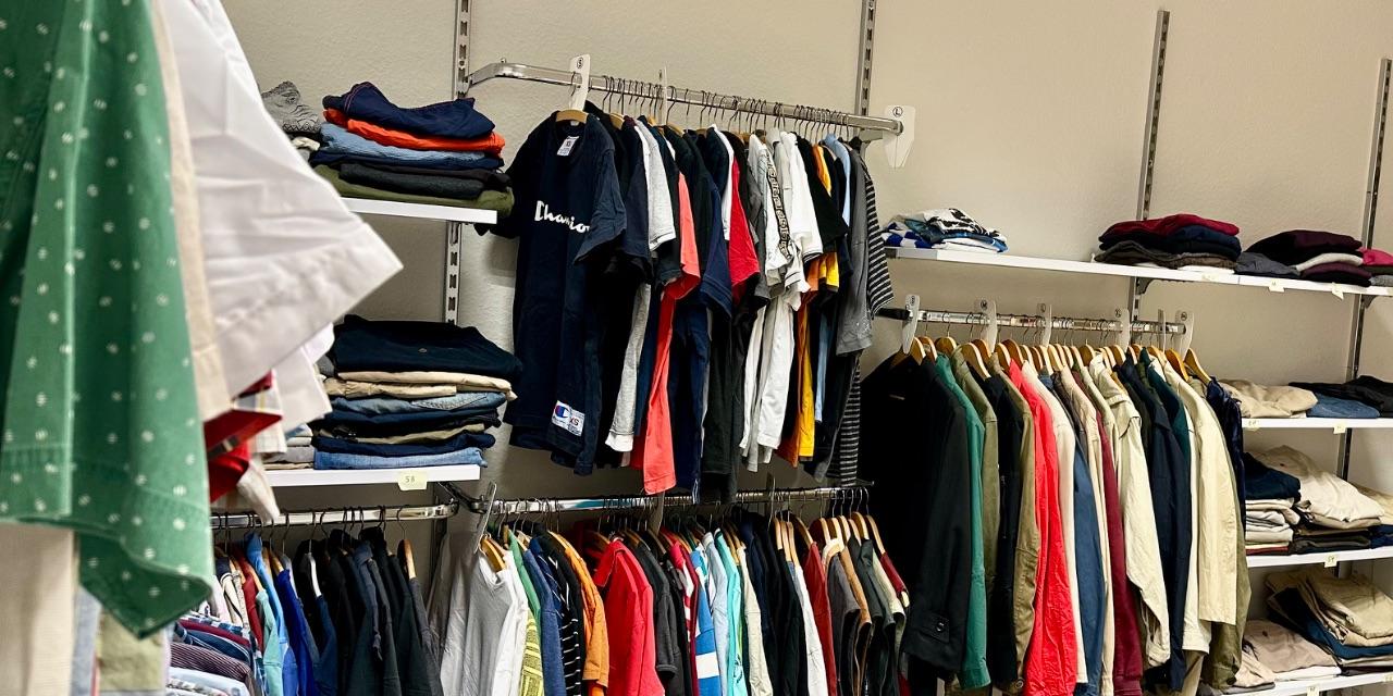 Der Caritas-Kleiderladen 'Von Kopf bis Fuß' in der Paulinstraße Trier