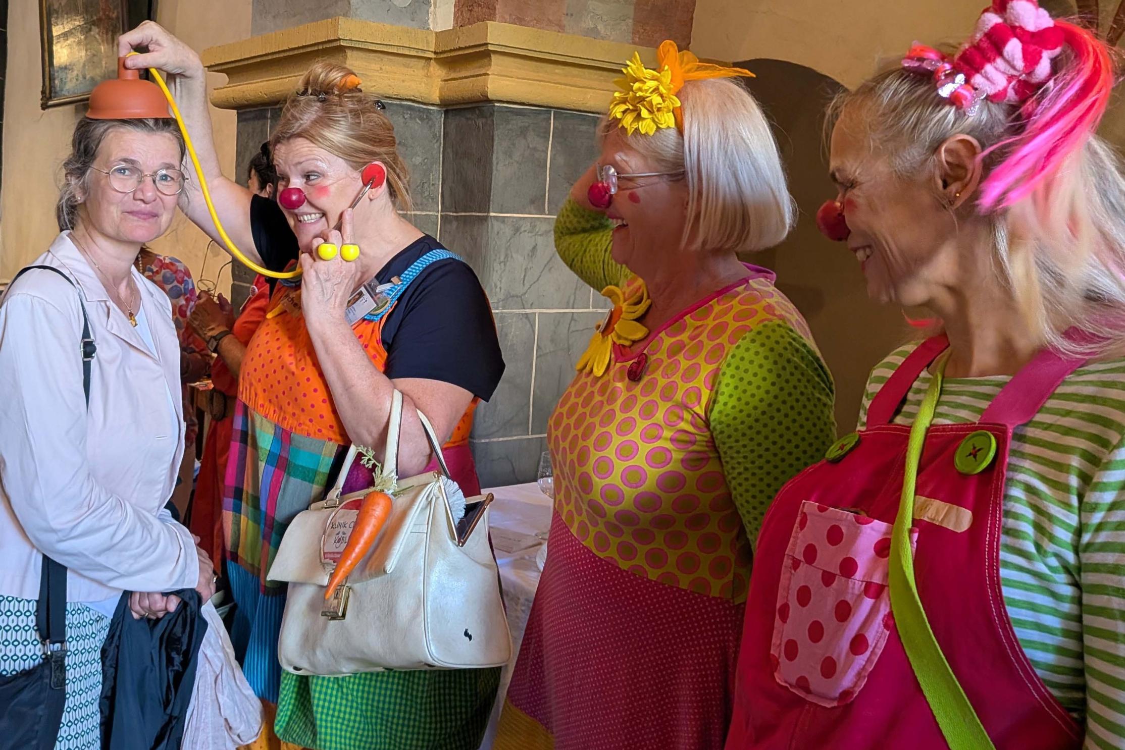 Die Klinik Clowns mit Marie-Theres Schwaab, die den Vorschlag für den Ehrenamtspreis eingereicht hatte.