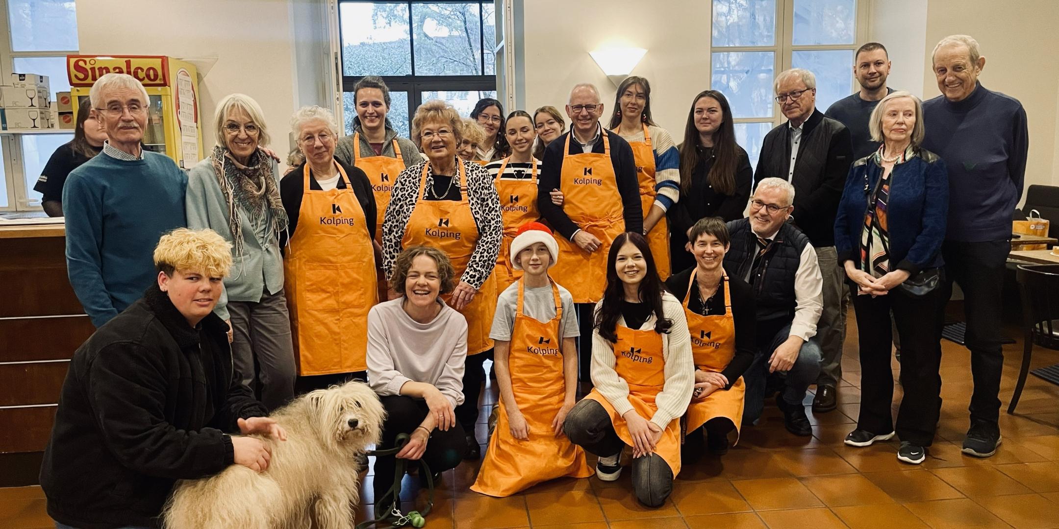 Die Helferinnen und Helfer bei Weihnacht der offenen Tür im Kolpinghaus Trier.
