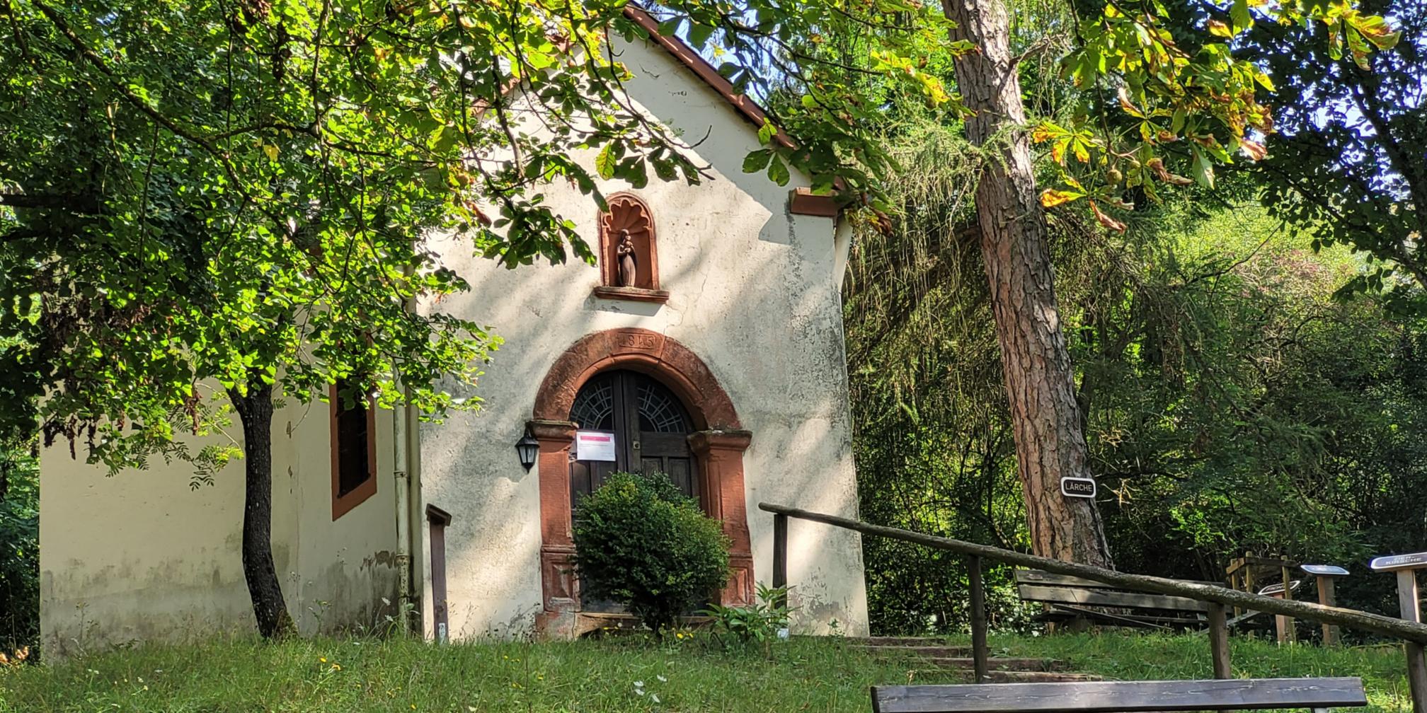 Das Foto zeigt die Kreuzkapelle in Trassem, eine der geförderten Kapellen