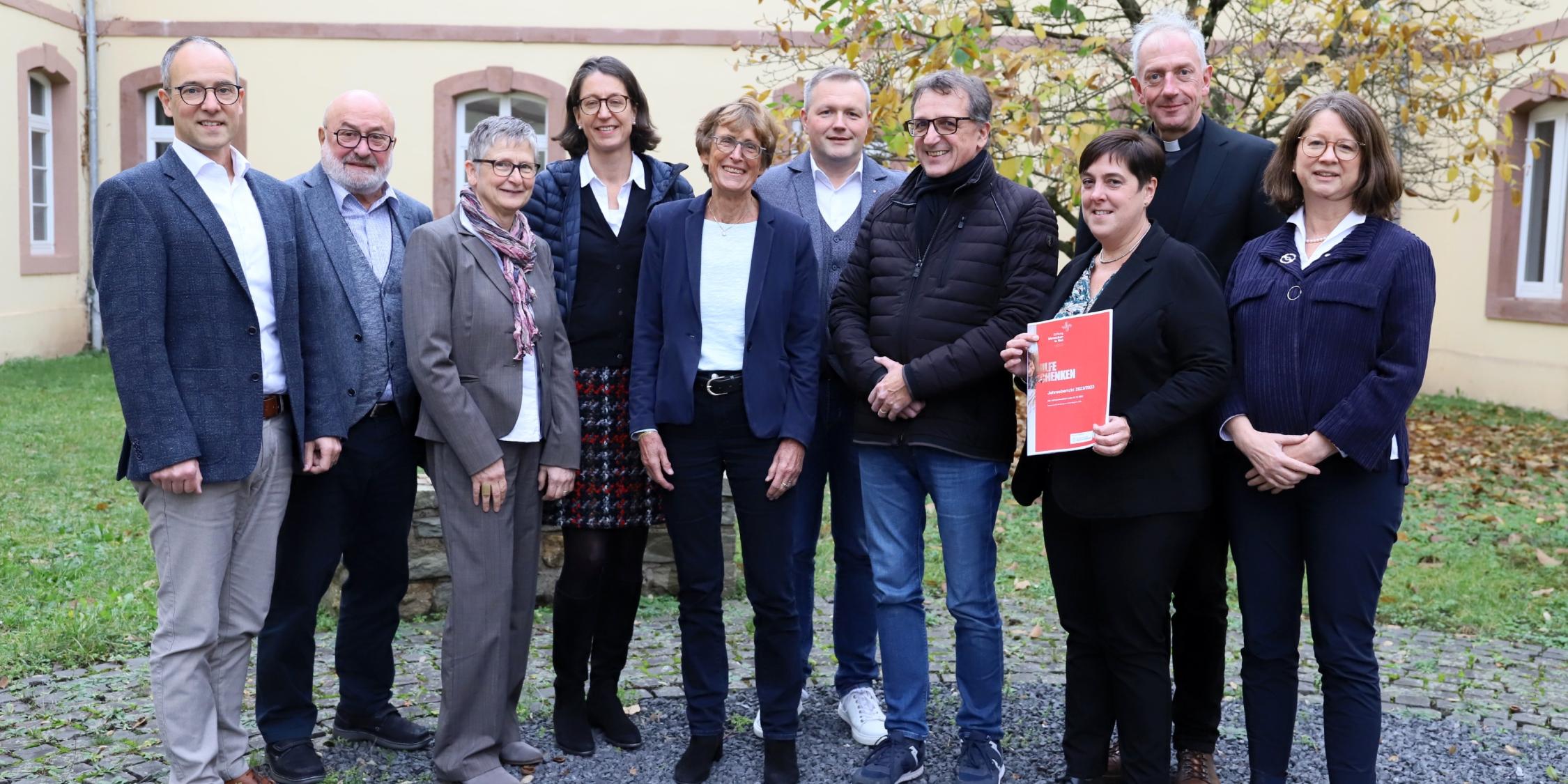 Das Kuratorium der Stiftung Menschen in Not