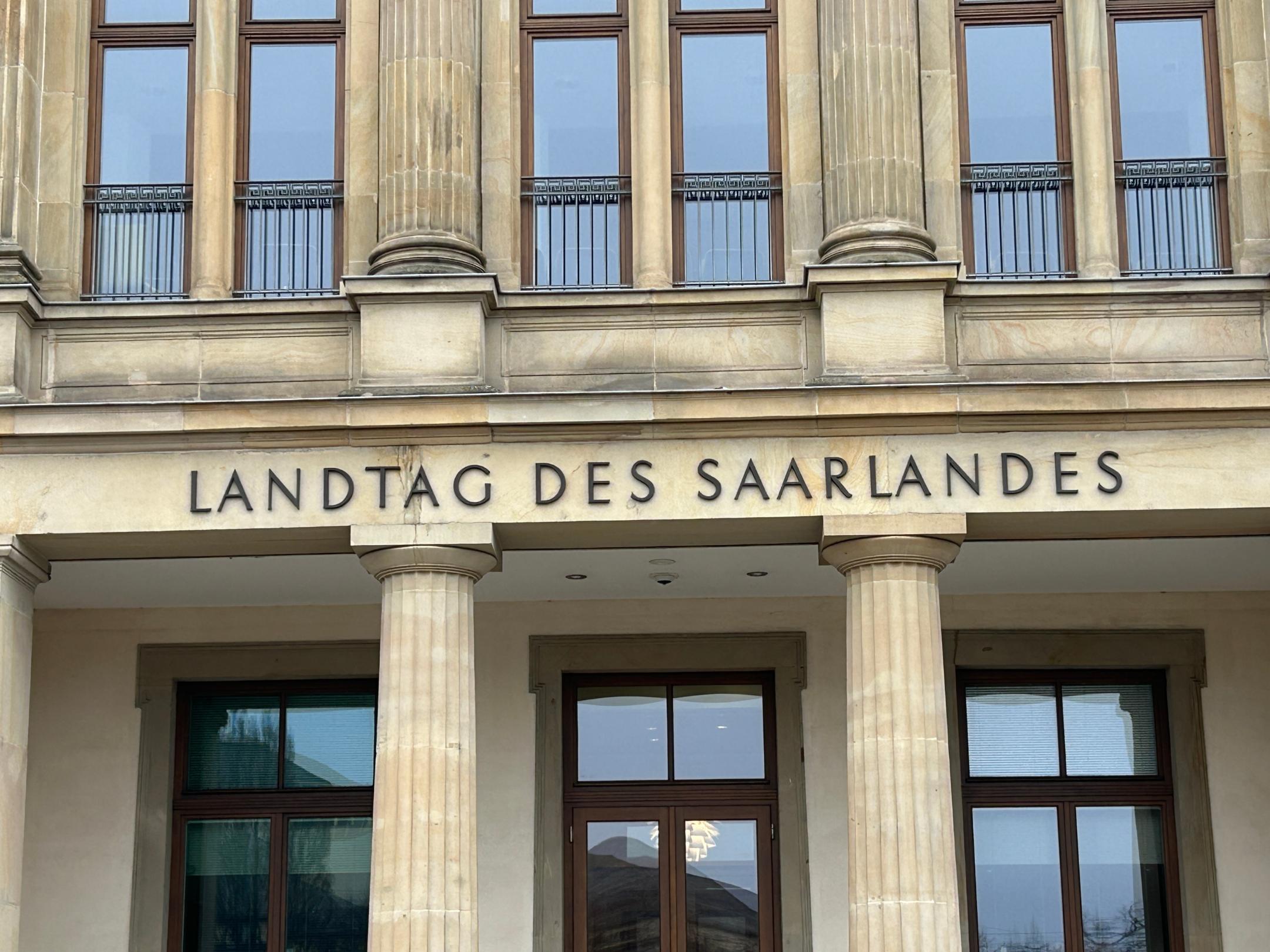 Der Landtag des Saarlandes plant eine Änderung der Landesverfassung.