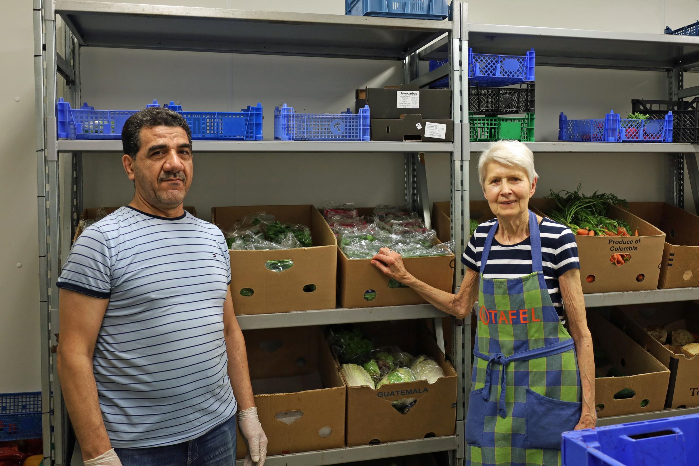 Liesel Simon und Yassin Al Halak in den Räumen der Tafel Konz