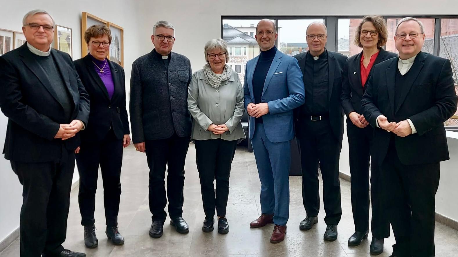 die Leitenden Geistlichen der katholischen und evangelischen Kirchen aus Rheinland-Pfalz, dem Saarland und Hessen zu ihrem jährlichen Austausch zusammengekommen.
