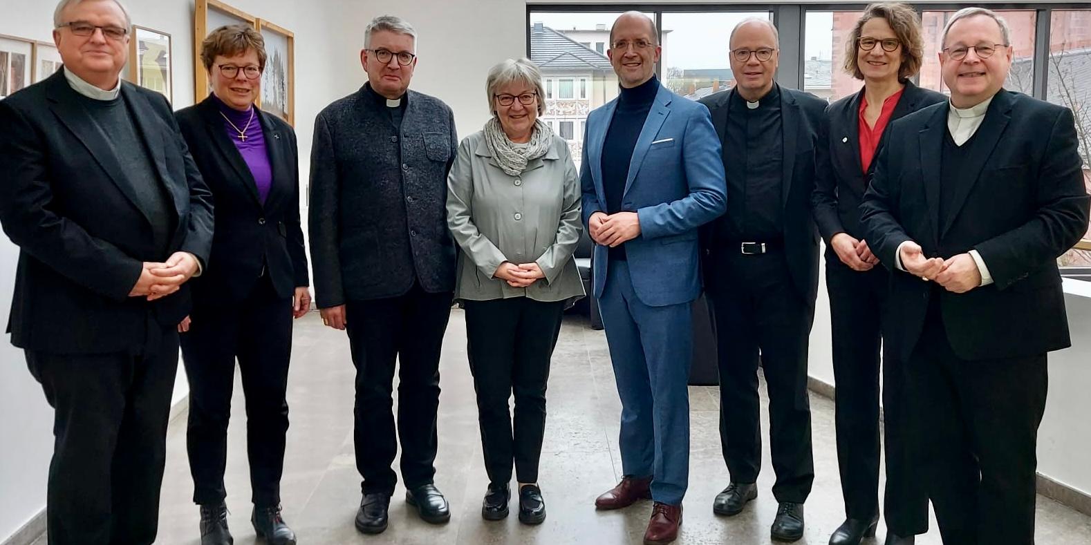 die Leitenden Geistlichen der katholischen und evangelischen Kirchen aus Rheinland-Pfalz, dem Saarland und Hessen zu ihrem jährlichen Austausch zusammengekommen.
