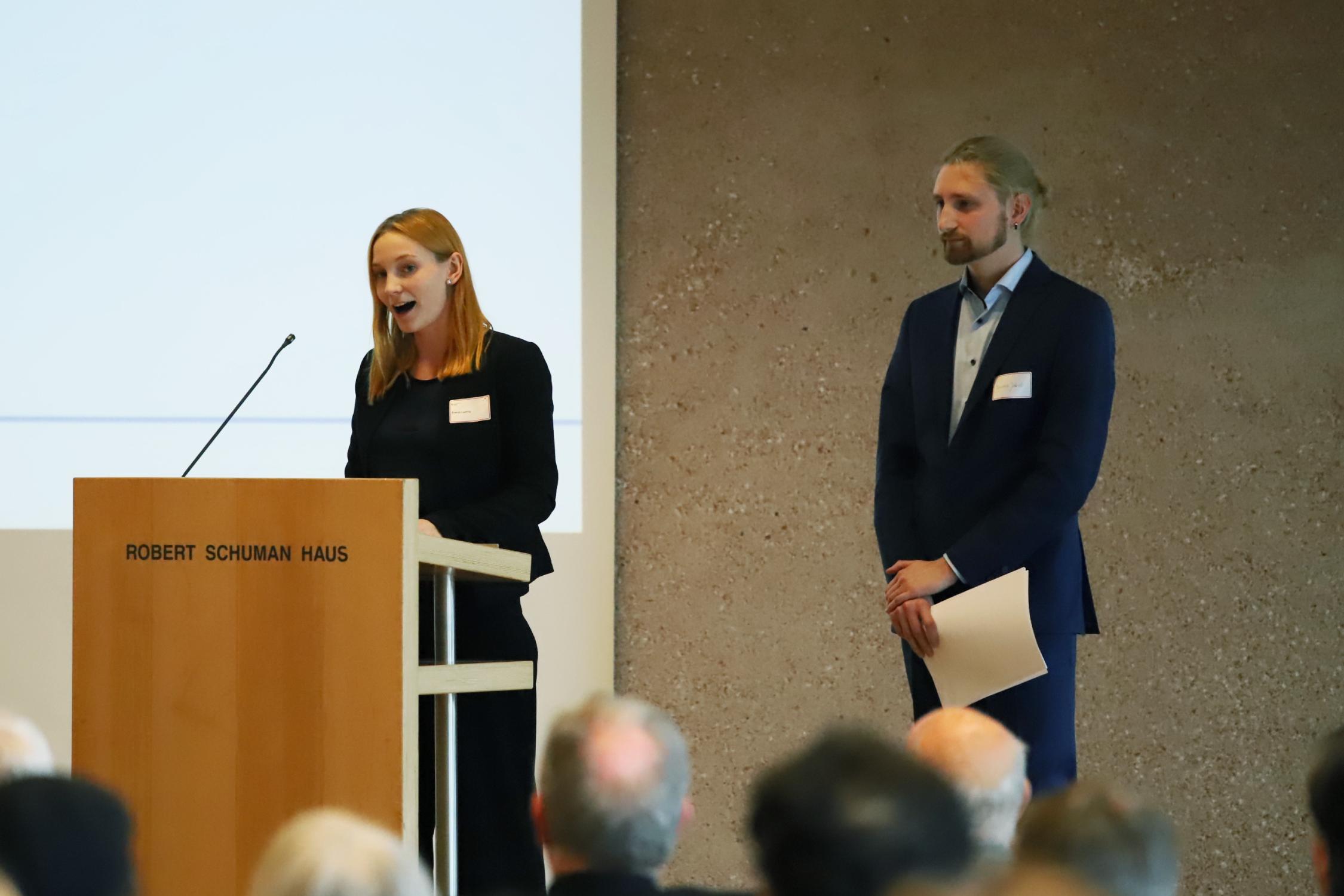 Svenja Ludwig und Jerome Jakob stellen die Ergebnisse vor
