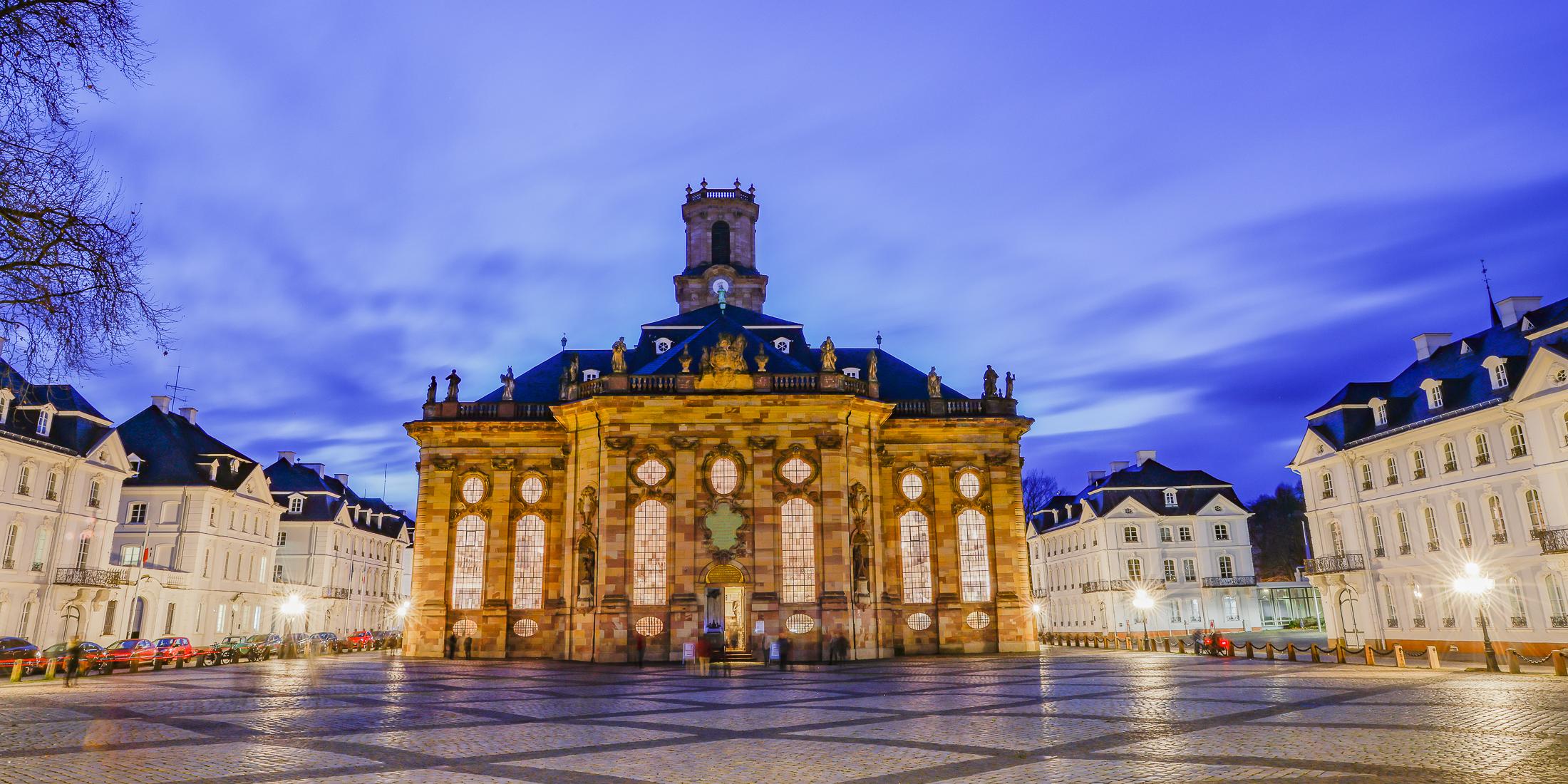 In der Ludwigskirche in Saarbrücken findet der ökumenische Gottesdienst zum Tag der Deutschen Einheit 2025 statt.