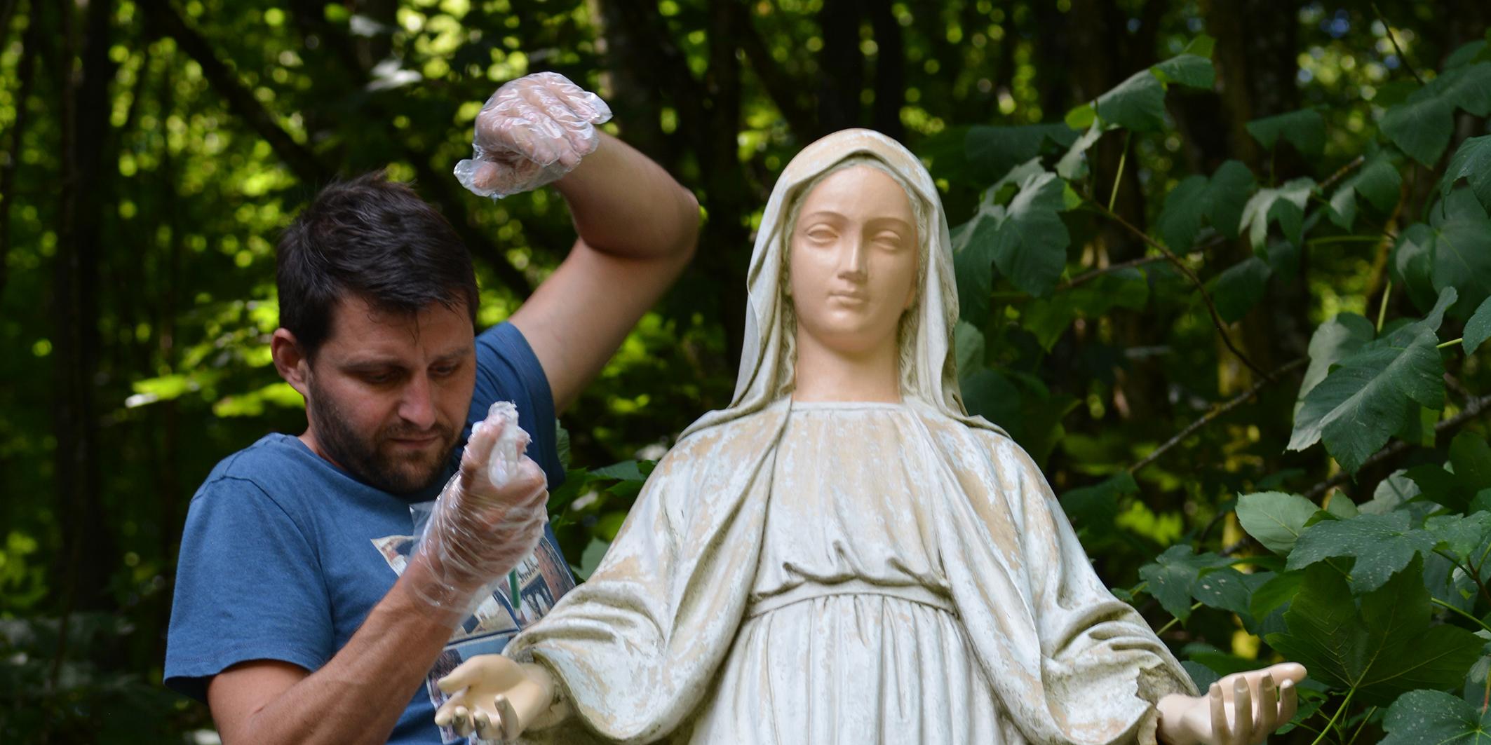 Endlich ist die Madonna wieder vollständig.