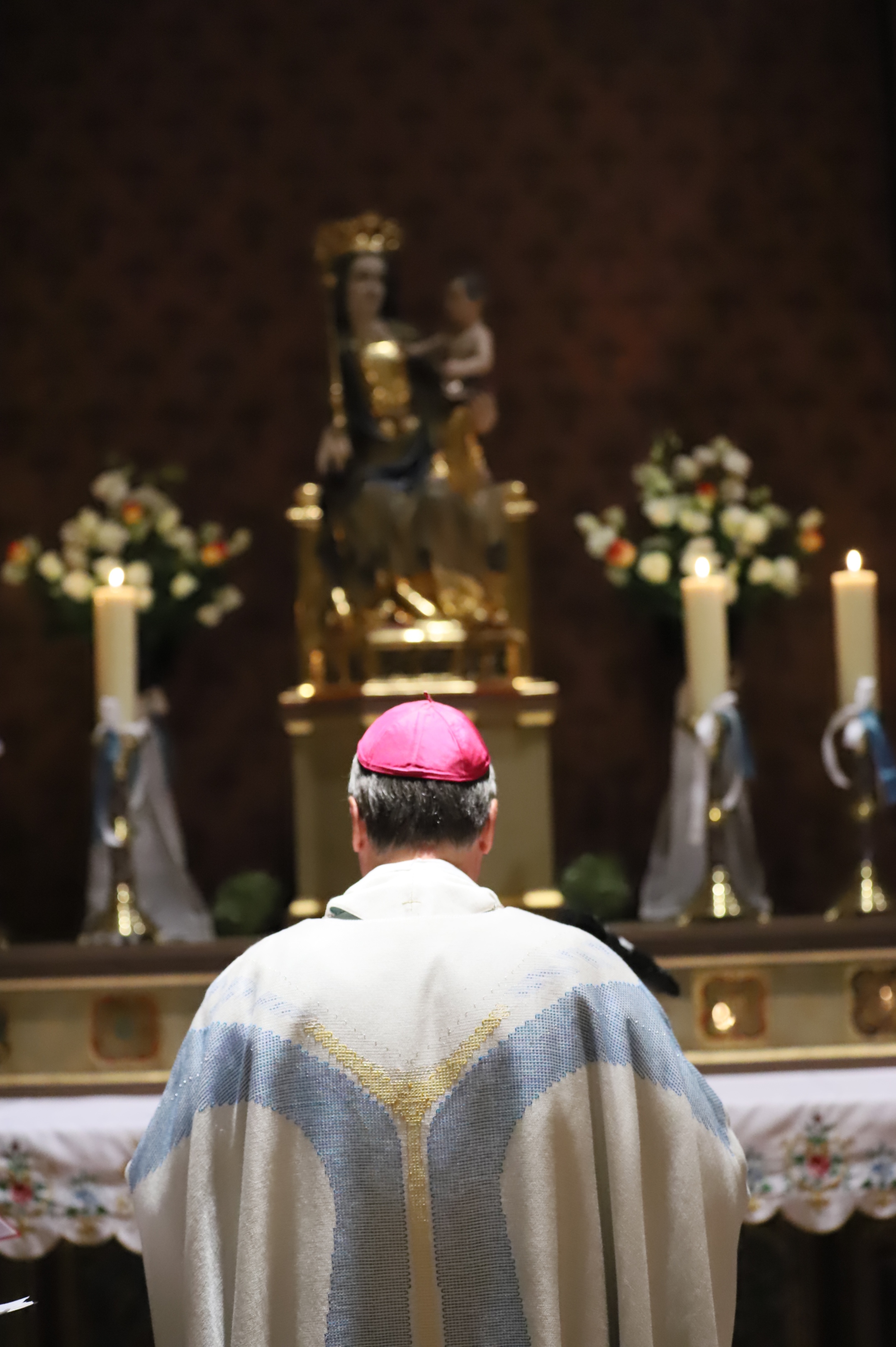 Bischof Ackermann beim Gebet für das Bistum