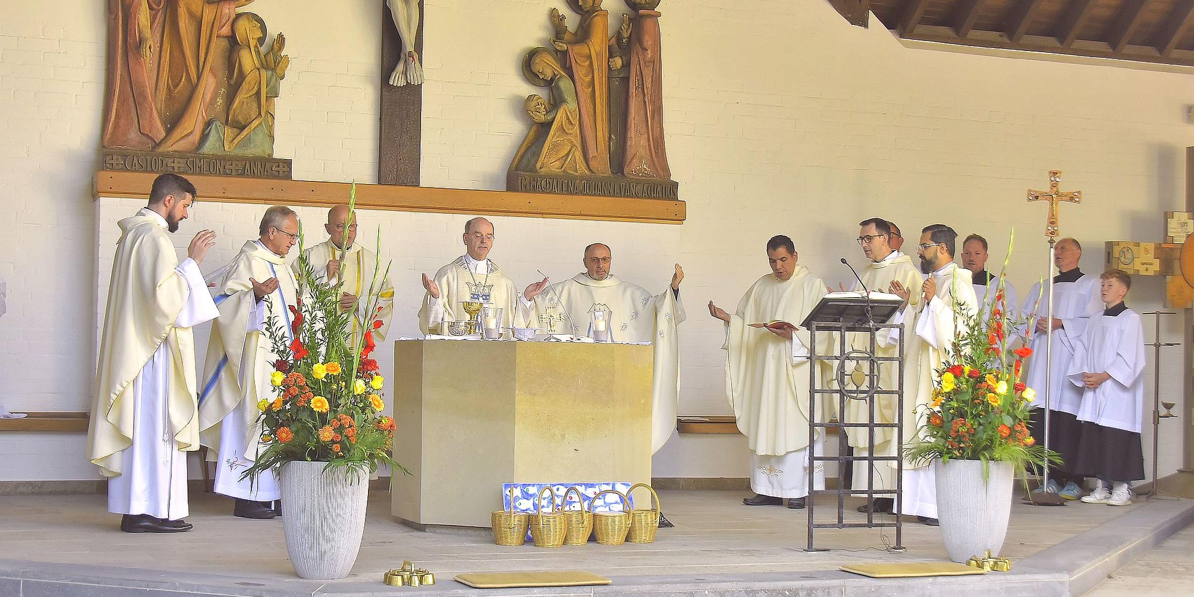 Den Gottesdienst zum Abschluss der Festwoche in Maria Martental zelebrierte Weihbischof Robert Brahm gemeinsam mit sechs Herz- Jesu-Priestern.