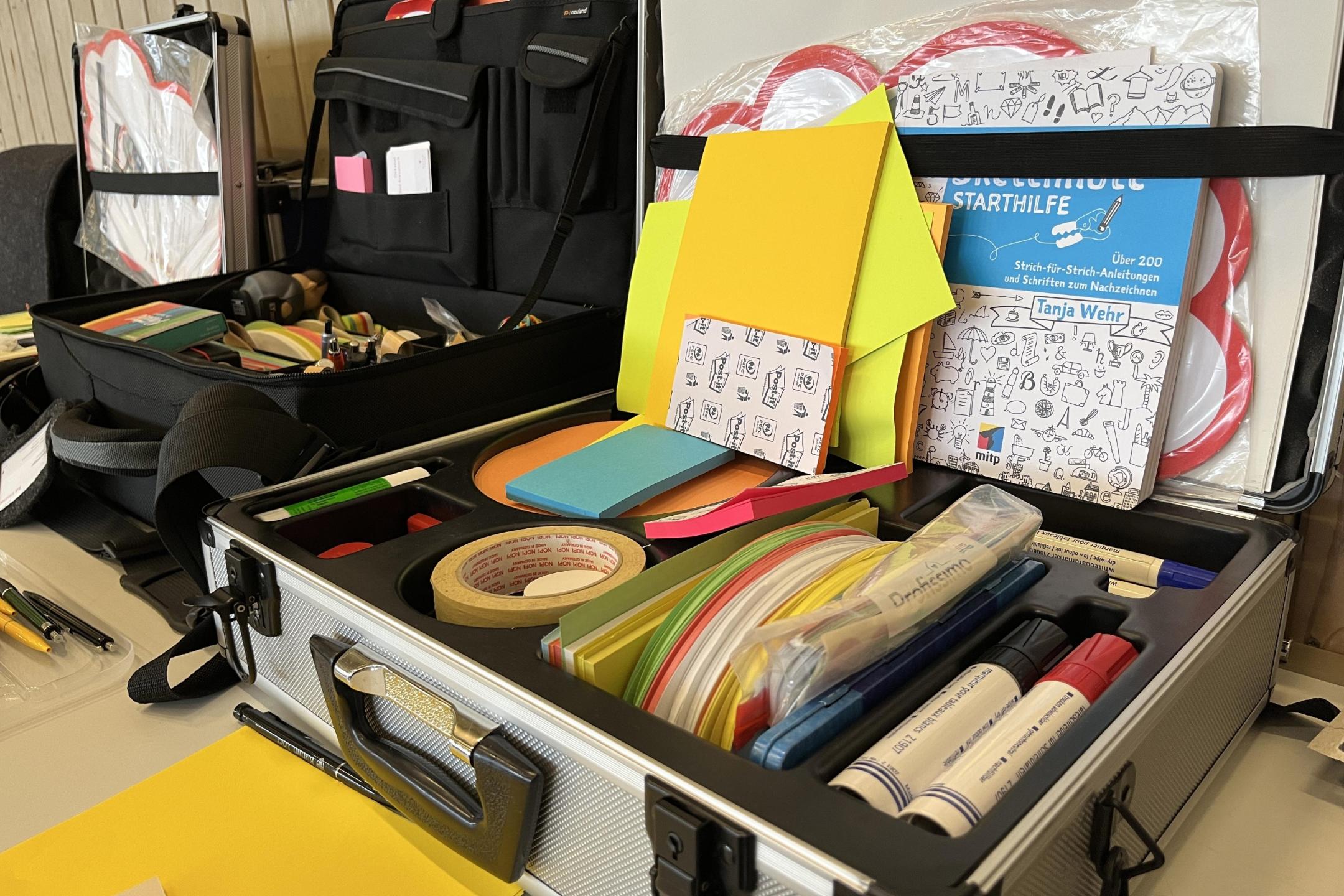 In einem Workshop lernen Jugendliche hinter die Sprache von Politik zu schauen.