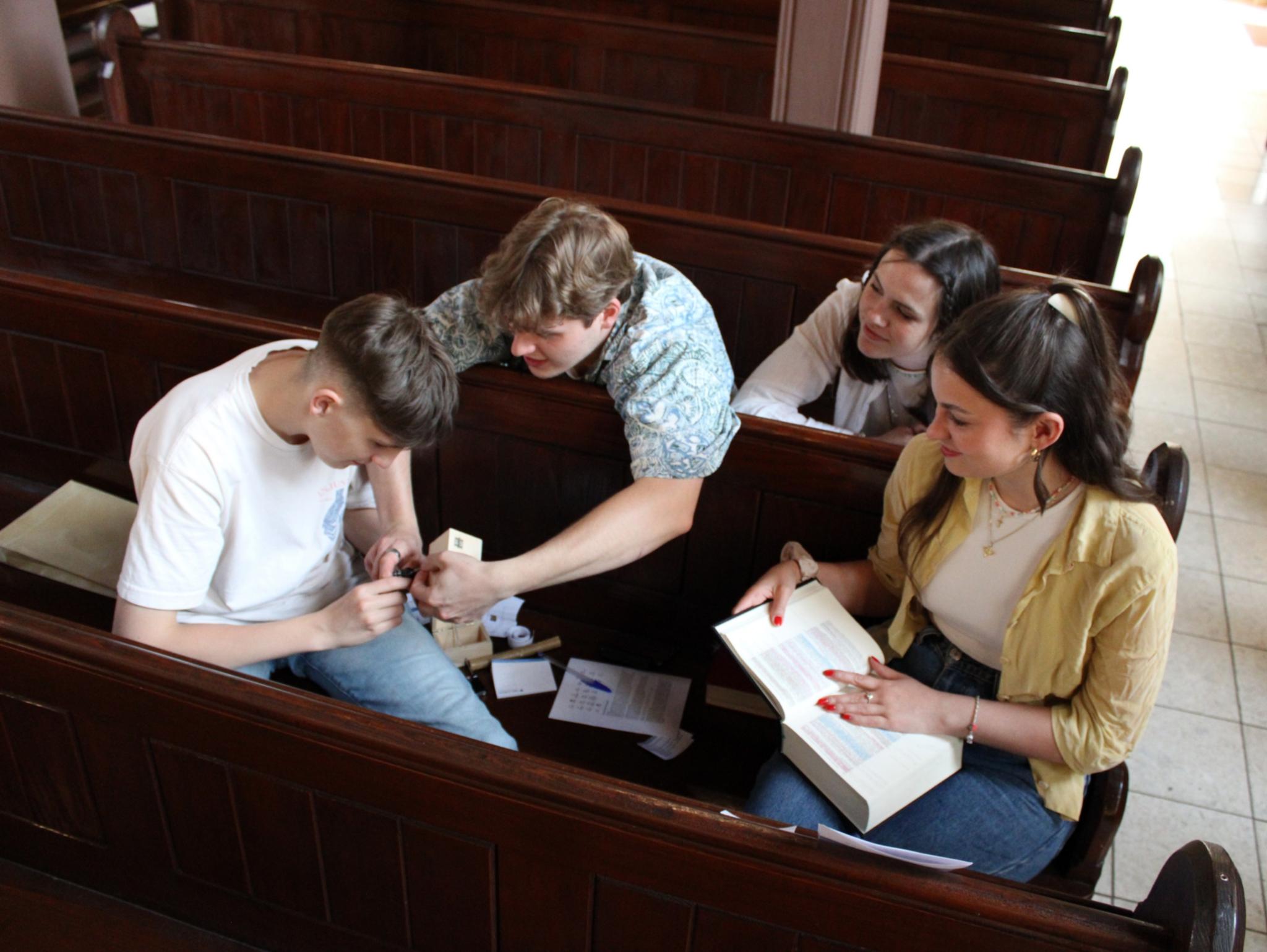 In der evangelischen Kirche in Sulzbach mussten die Gäste in einem Escape Room Rätsel lösen.