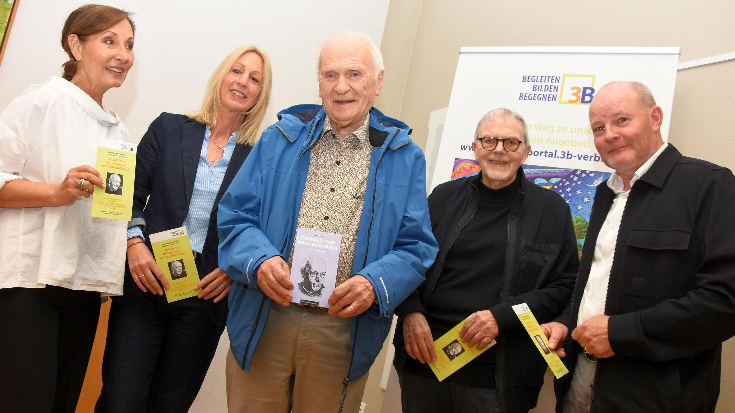 Nach der Lesung (von links): Verlagslektorin Antje Genth-Wagner, 3B-Vorständin Stefanie Oberbillig, Autor Rudolf Dadder, Minister a. D. Werner Schreiber und 3B-Aufsichtsratsvorsitzender Ralf Dewald.
