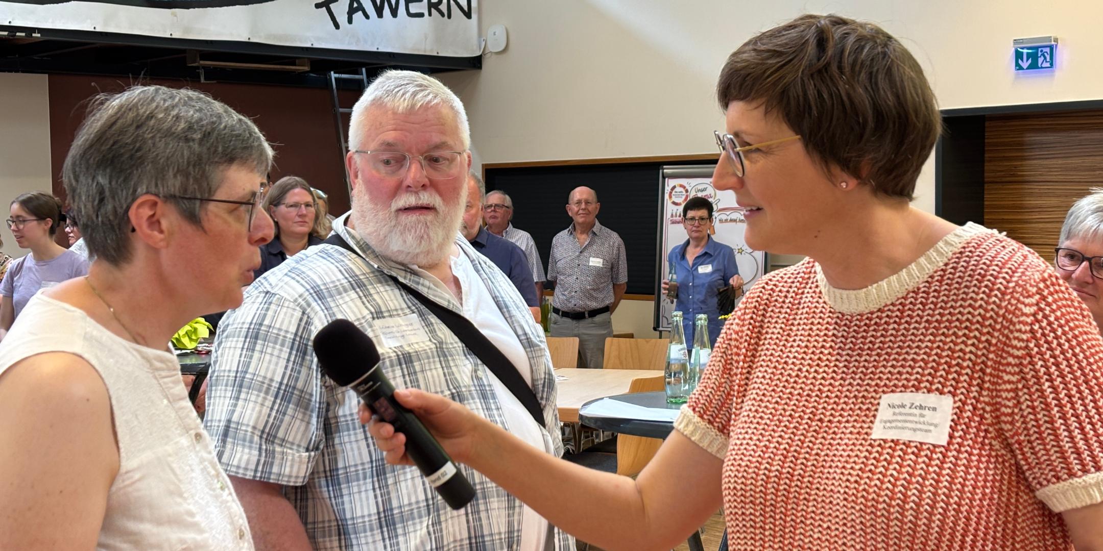 Nicole Zehren bei Interviews. Woher kommen die Ehrenamtlichen und was ist ihr Engagement?