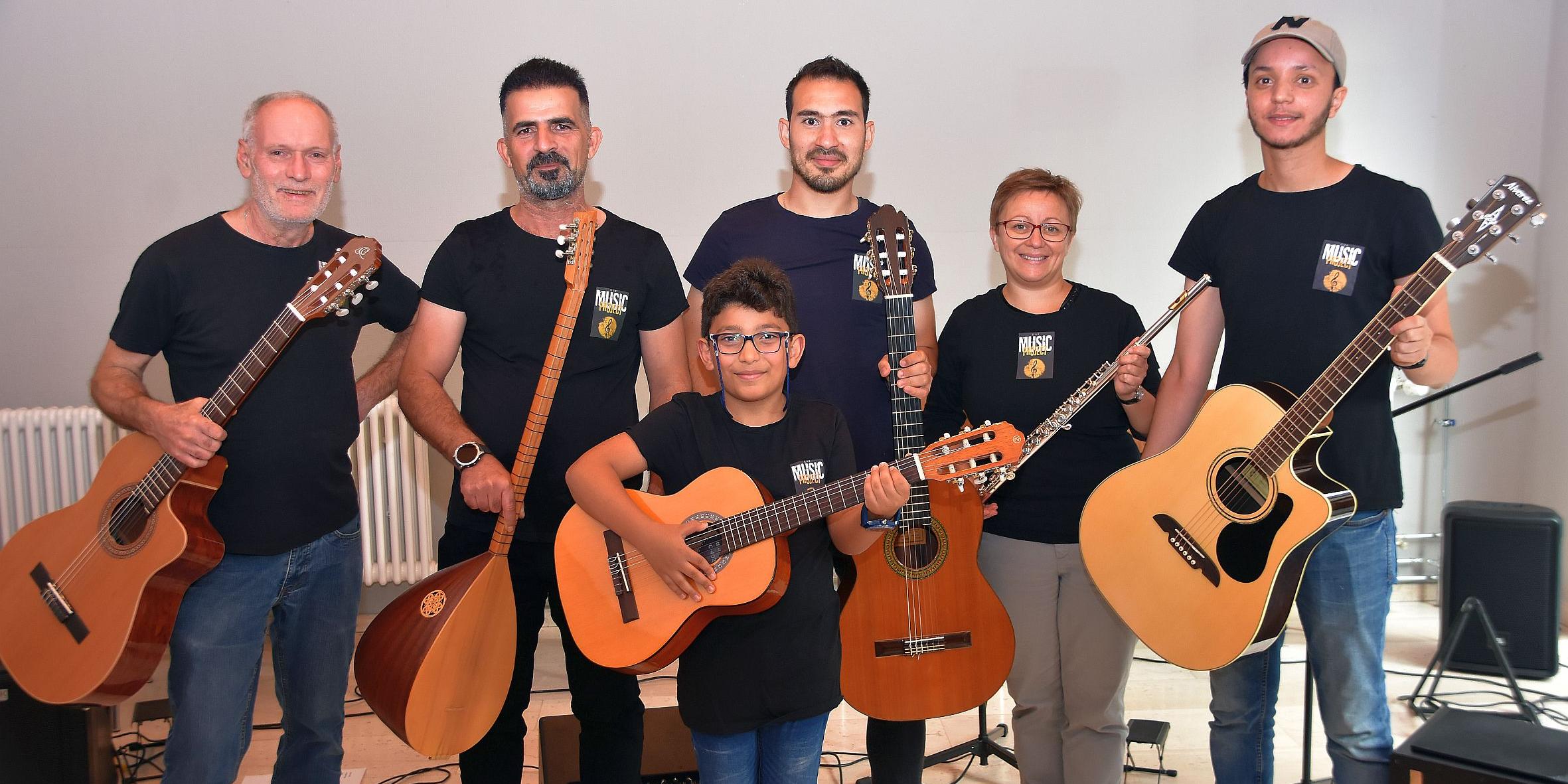 Die Band von links: Oliver Hilt, Ahmad Haj Ali, Amar Nazem, Amin Massri, Annalisa Crisetti, Zakaria Benouda.