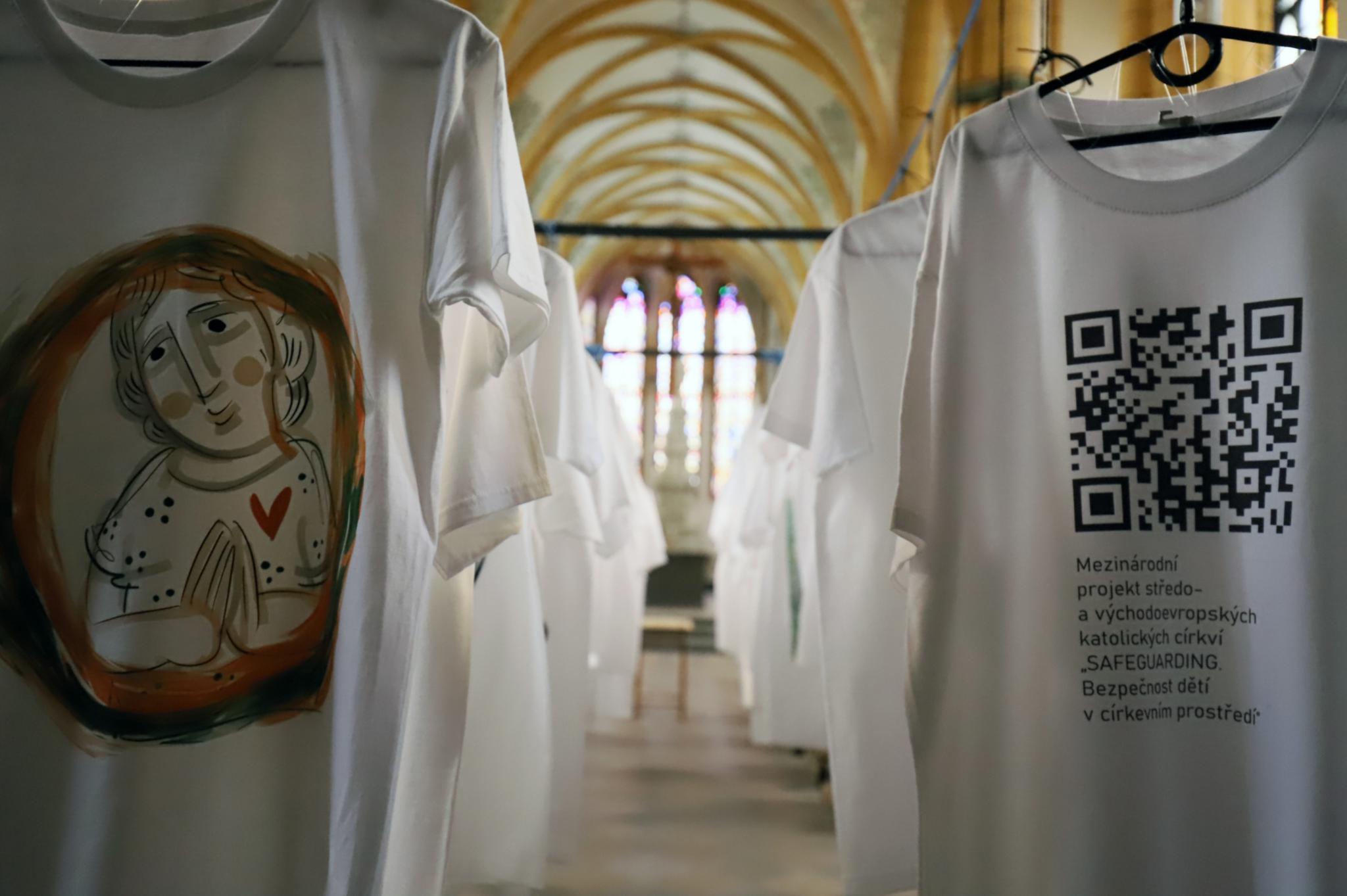Kunstausstellung 'Erkennen. Reagieren.' in der Jesuitenkirche