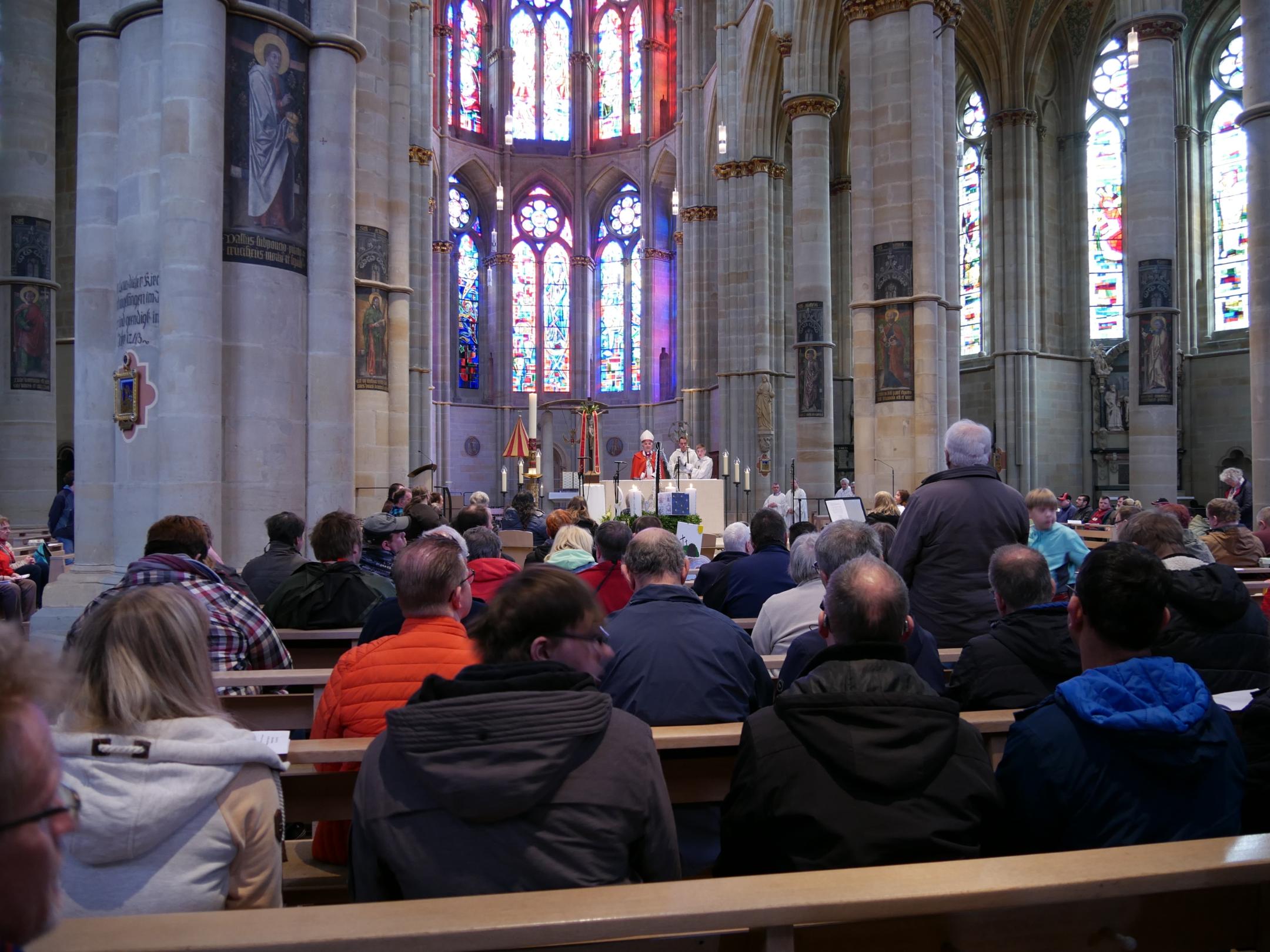Höhepunkt des Tages war ein Wortgottesdienst mit Weihbischof Gebert