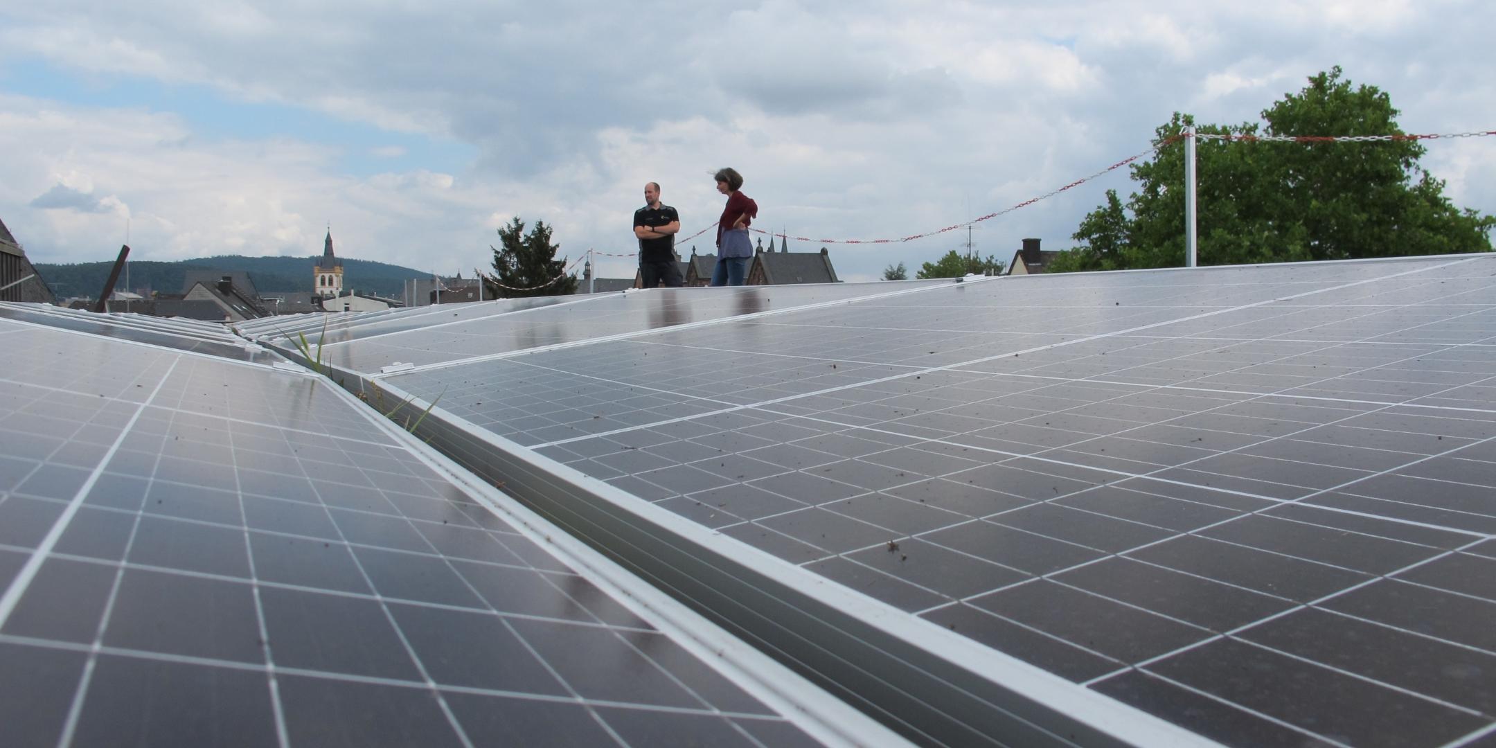 Photovoltaik-Anlage auf dem Dach des Angela-Merici-Gymnasiums in Trier