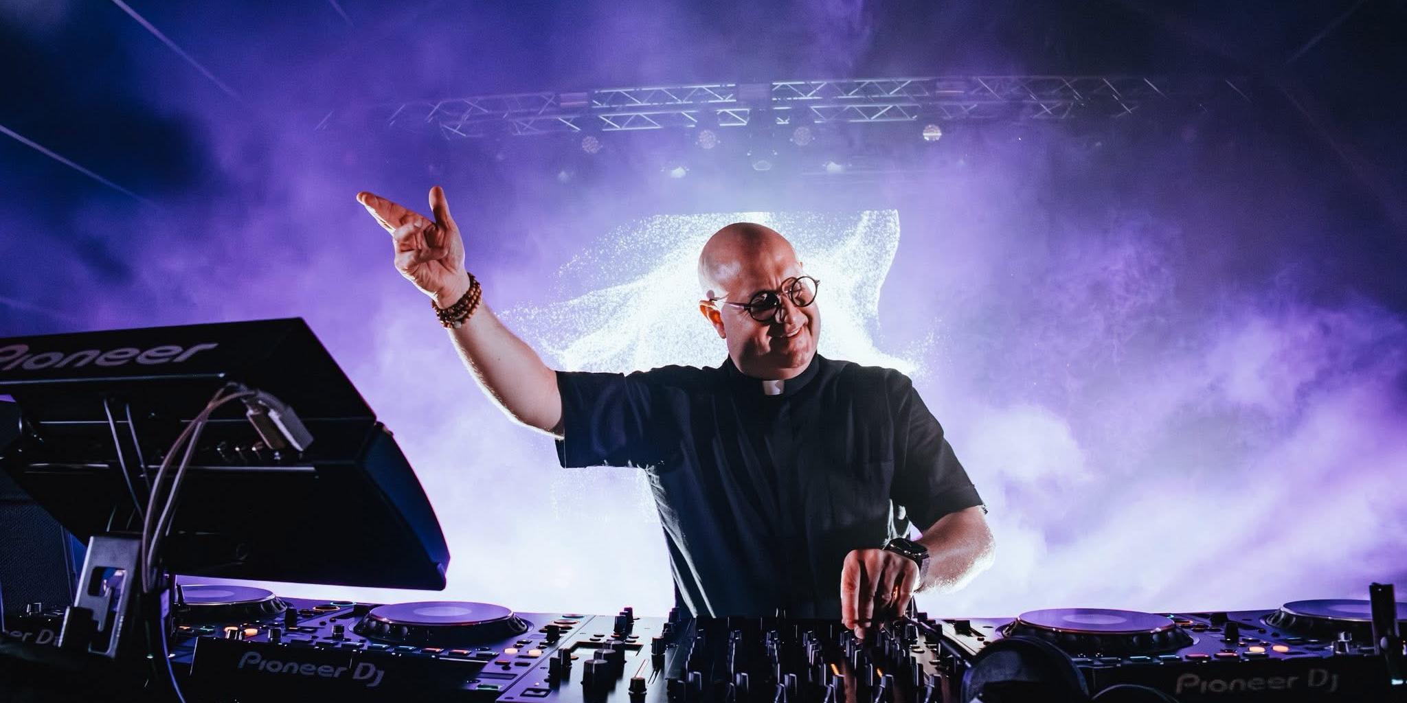 Padre Guilherme legte schon vor Papst Leo XIV. als DJ auf.