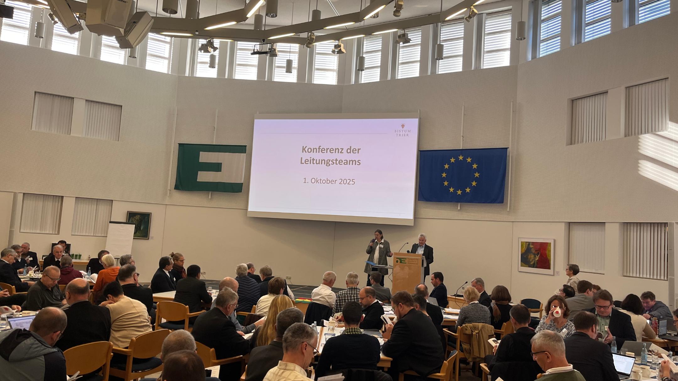 Dr. Bärbel Hornberger und Francesco Caglioti aus dem Pastoralen Raum Völklingen stellten vor, wie sie die Synodalversammlungen gestalten