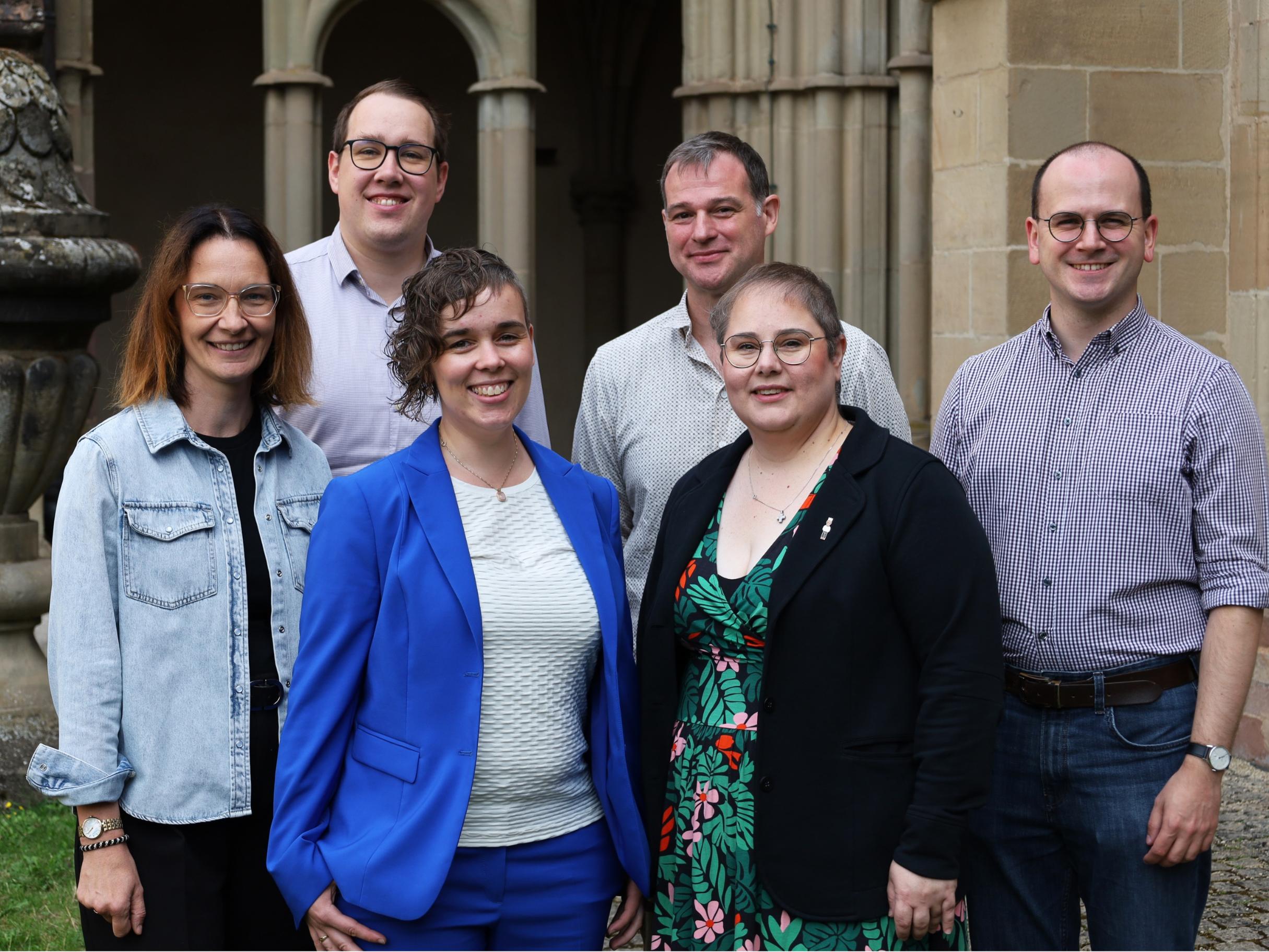 Gruppenfoto: drei Frau und drei Männer