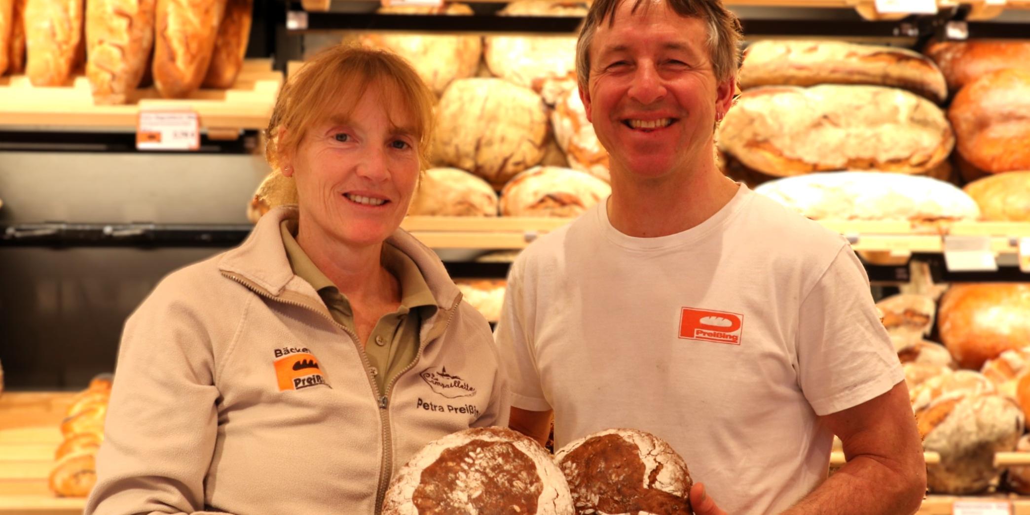 Petra und Jens Preißing mit dem Soli-Brot