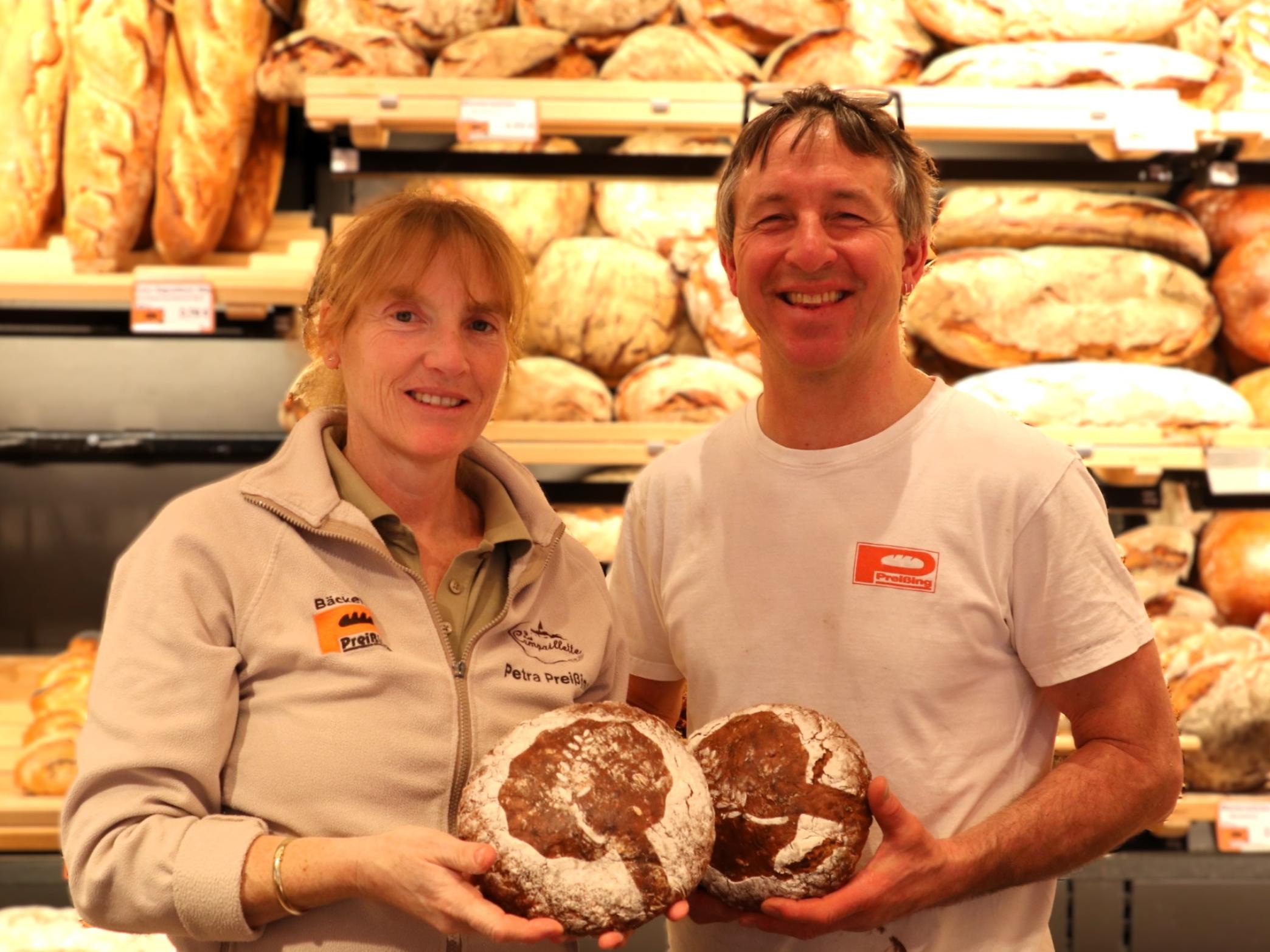 Petra und Jens Preißing mit dem Soli-Brot