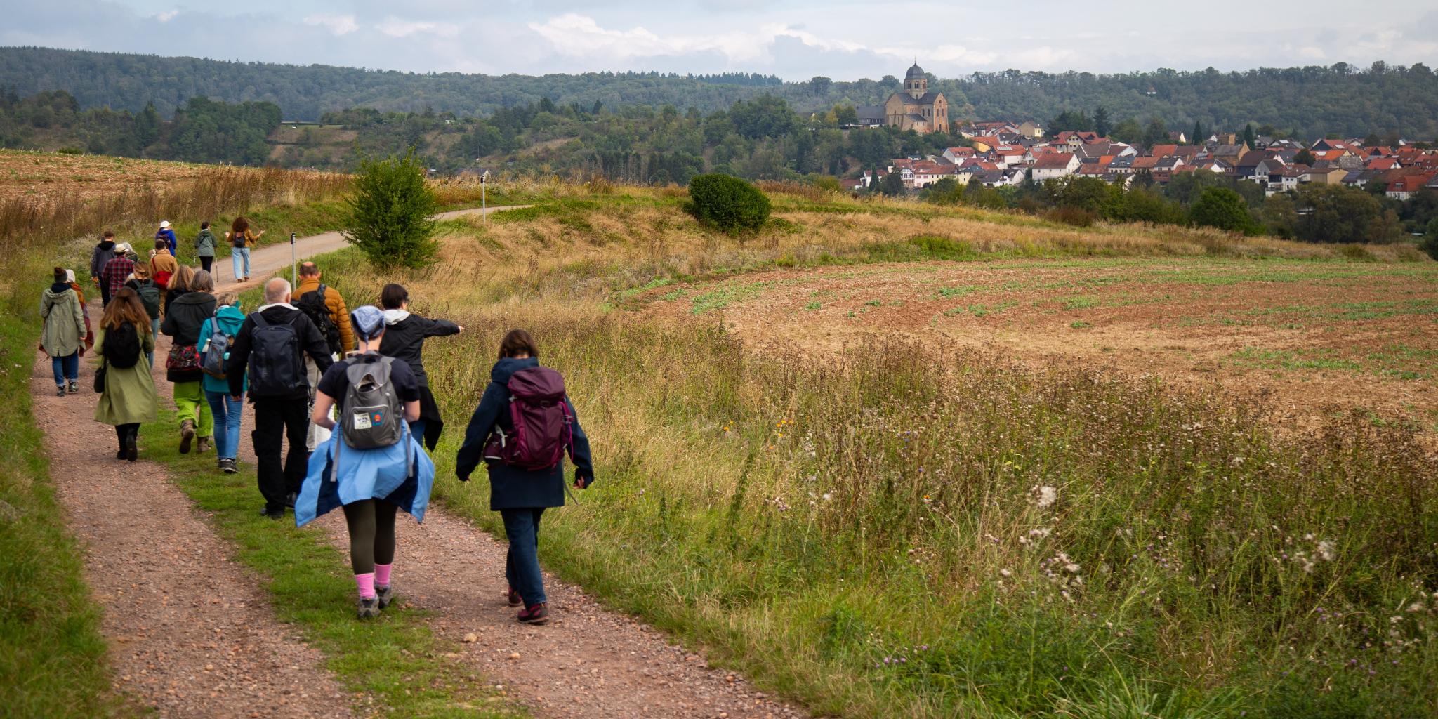 Etappen des Hildegardwegs können auch gemeinsam mit einer Pilgerbegleitung zurückgelegt werden.