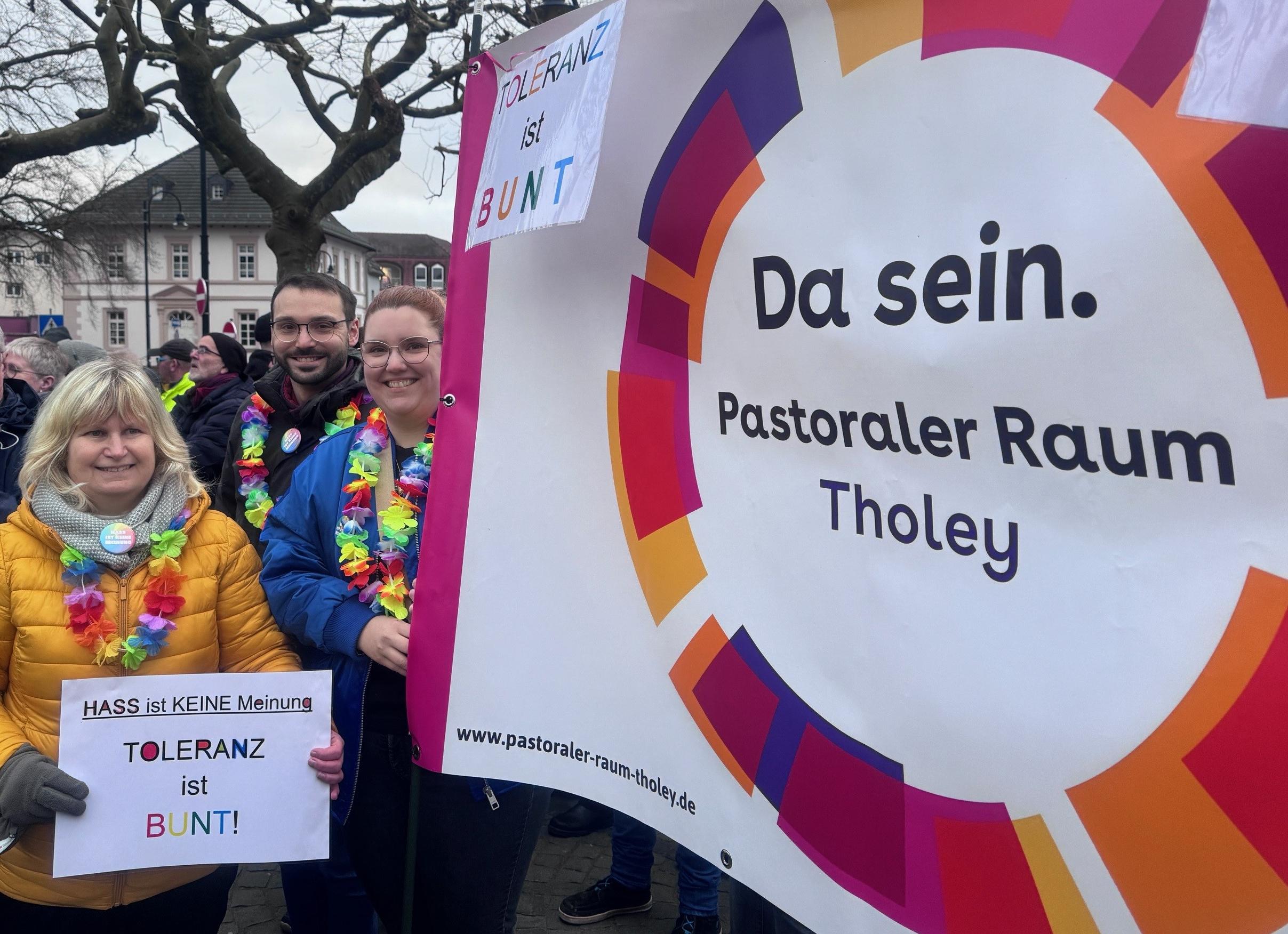 Mitarbeitende des Pastoralen Raums Tholey nahmen an der Demonstration in St. Wendel teil