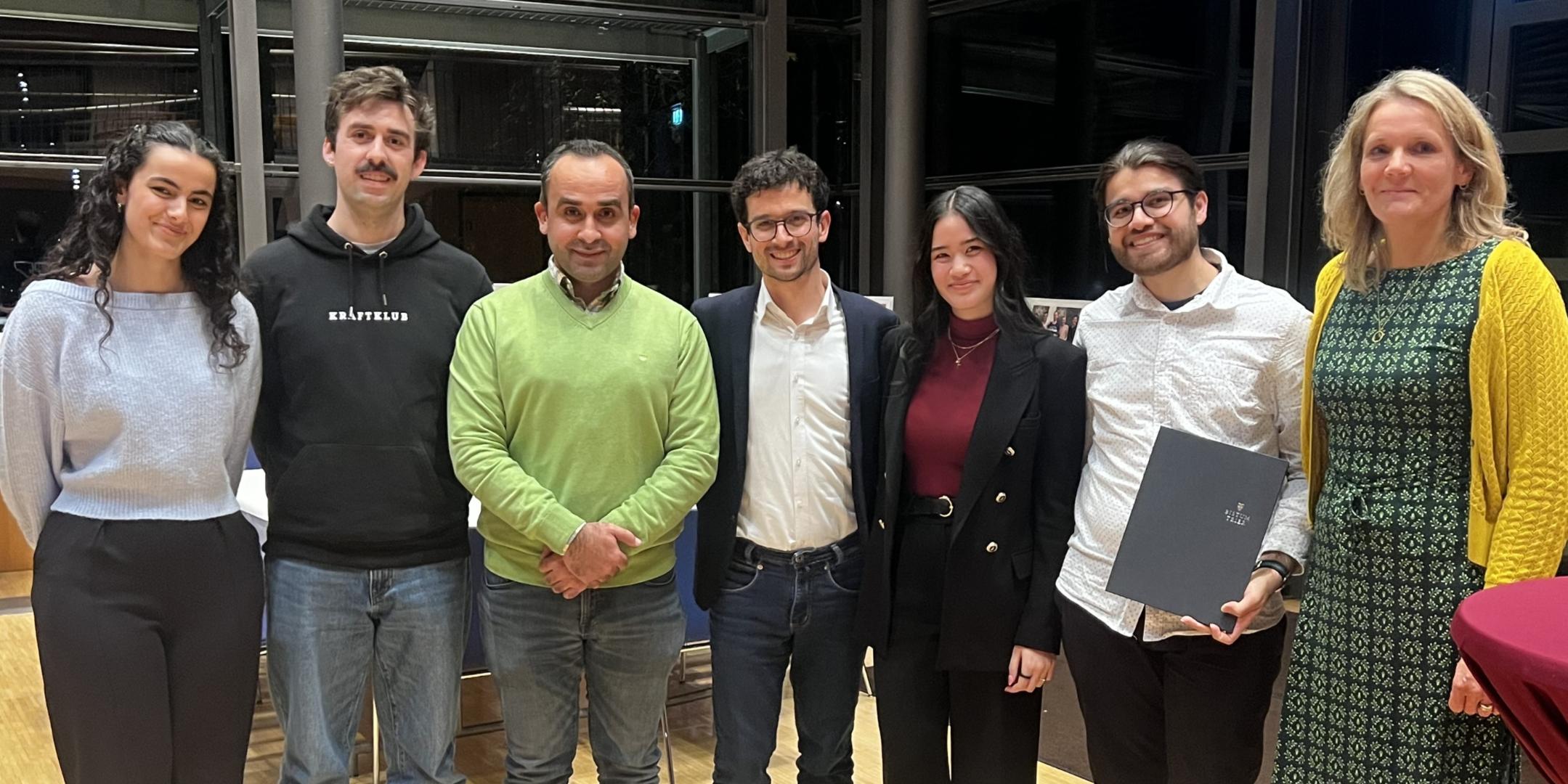 Mitglieder der Gruppe „Wir gegen Rassismus“ bei der Preisverleihung des Ehrenamtspreises in Trier – vor der Bundestagswahl engagiert sich die Initiative für Menschenwürde und gegen Diskriminierung.