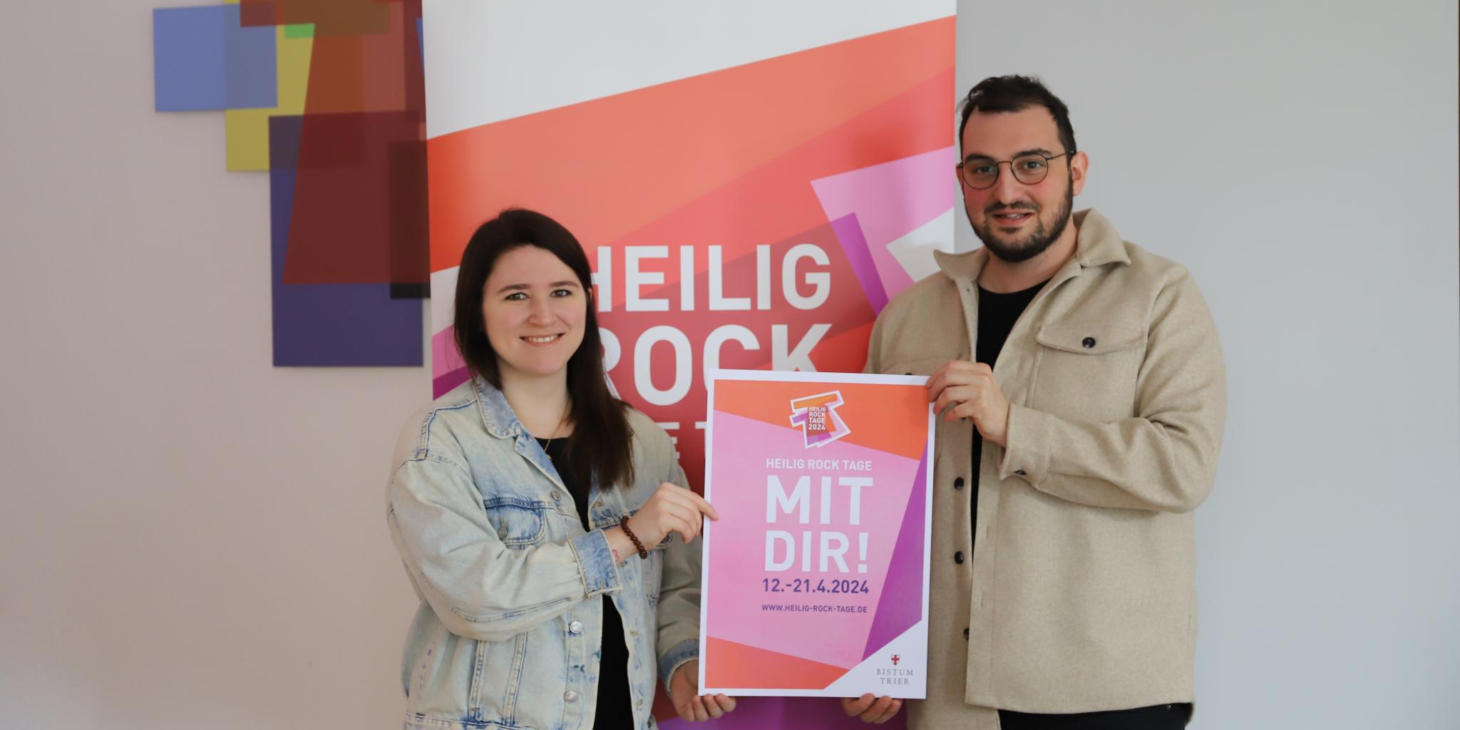 Isabell Krohn und Dario Tumminelli freuen sich auf die vielen Besucherinnen und Besucher bei den Heilig Rock Tagen in Trier