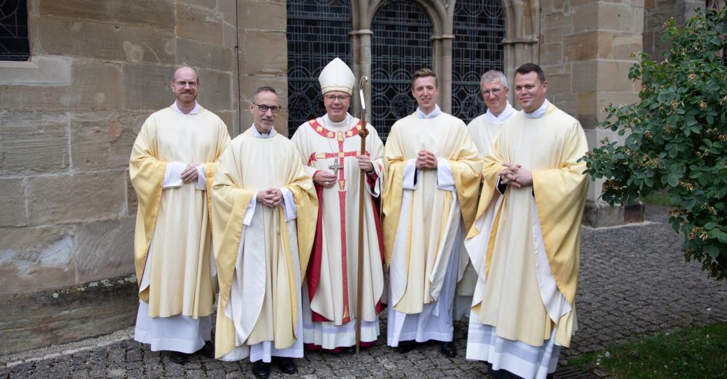 Gruppenfoto mit den Priestern
