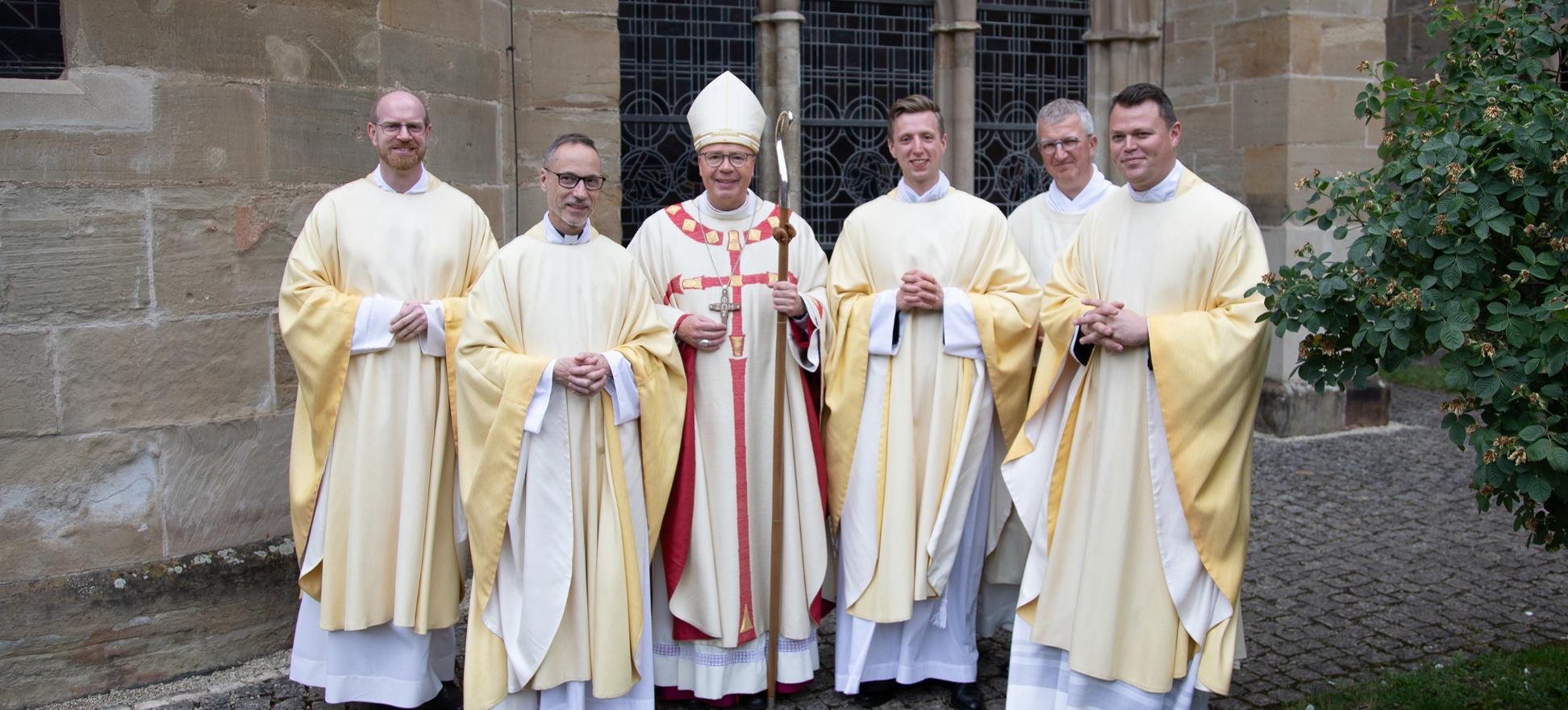 Gruppenfoto mit den Priestern