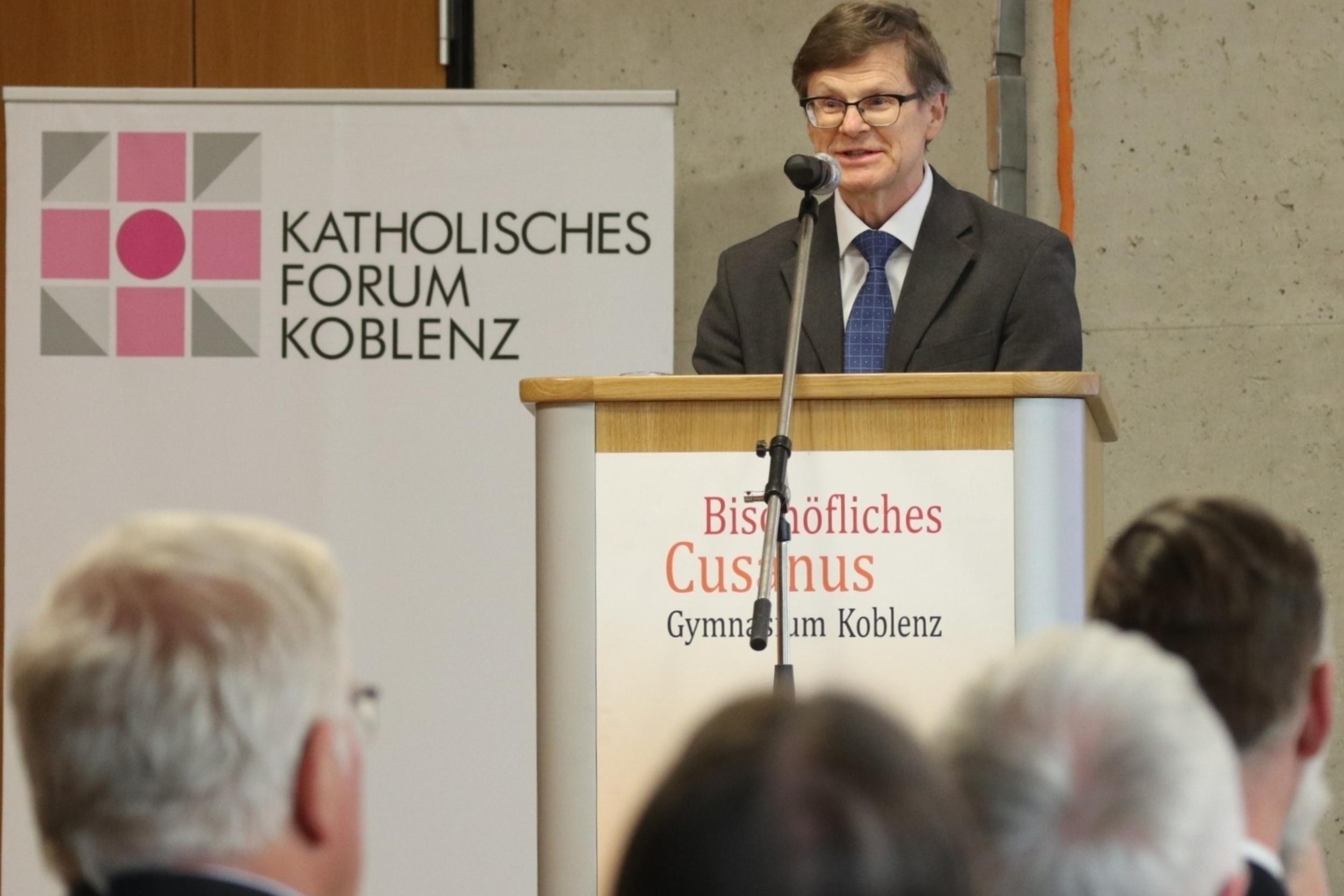 Prof. Dr. Ulli Roth von der Universität Koblenz sprach im Rahmend es Katholischen Forums in Koblenz über das Konzil von Nizäa.