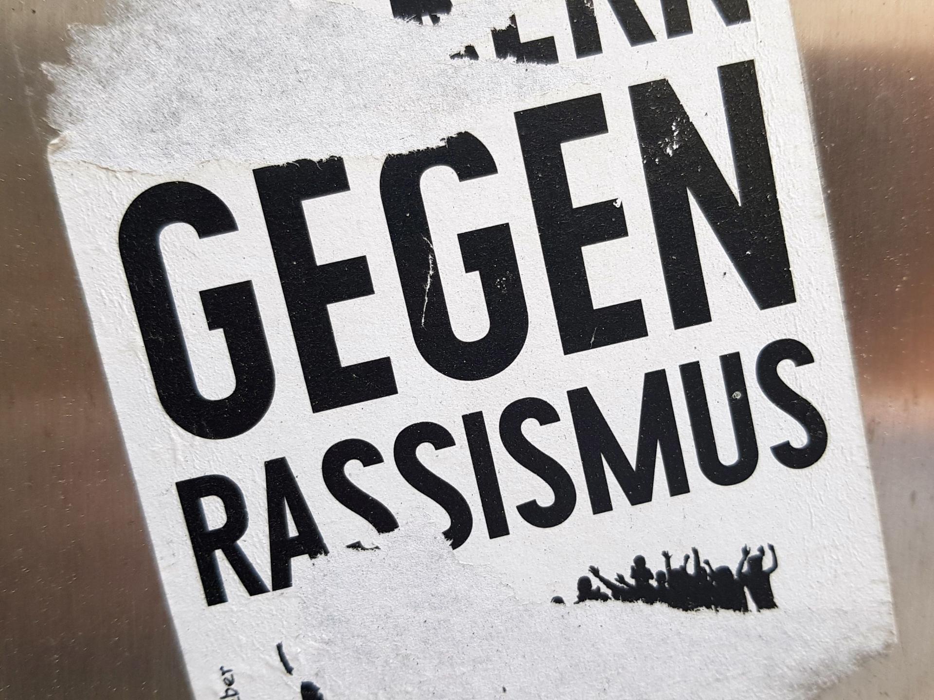 Rassismus-Aufkleber