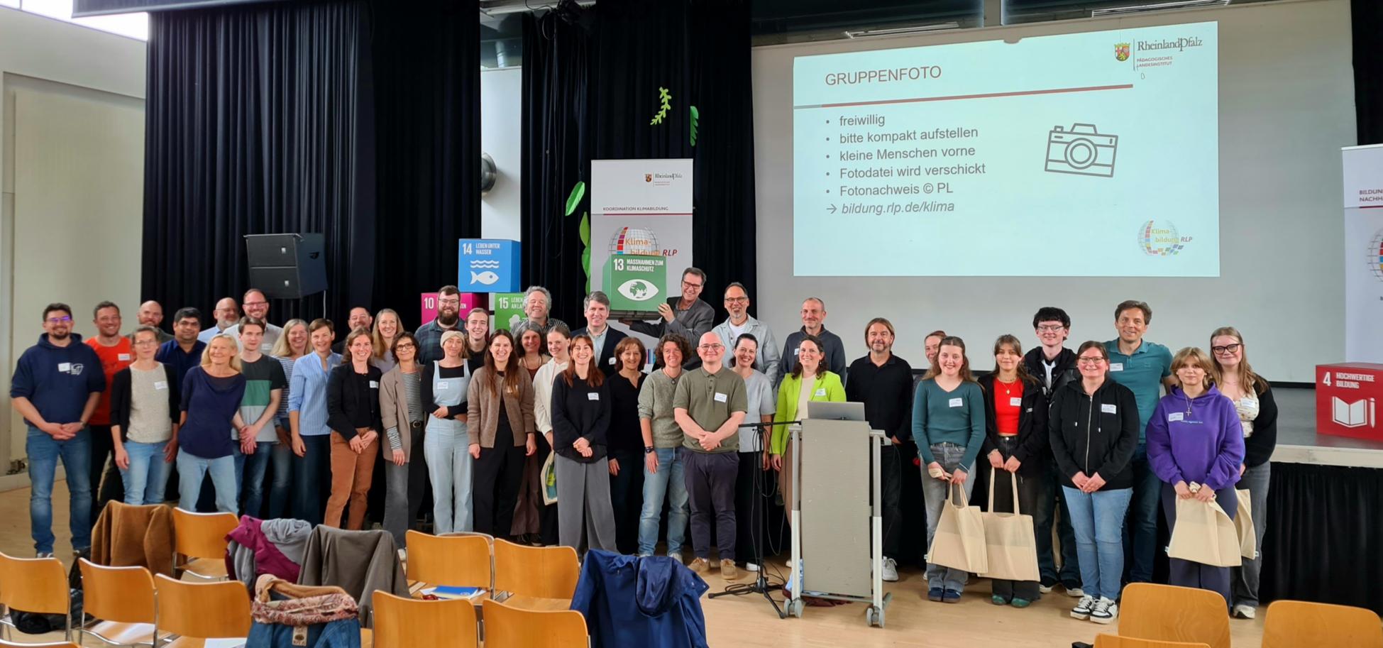 Gruppenfoto der Teilnehmenden