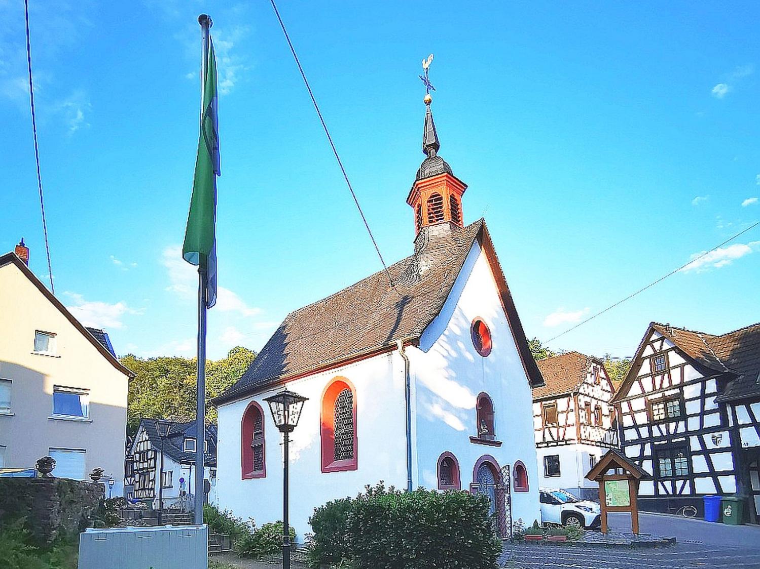 Außenansicht der Kapelle St. Johannes Baptist im Bad Hönninger Stadtteil Ariendorf.
