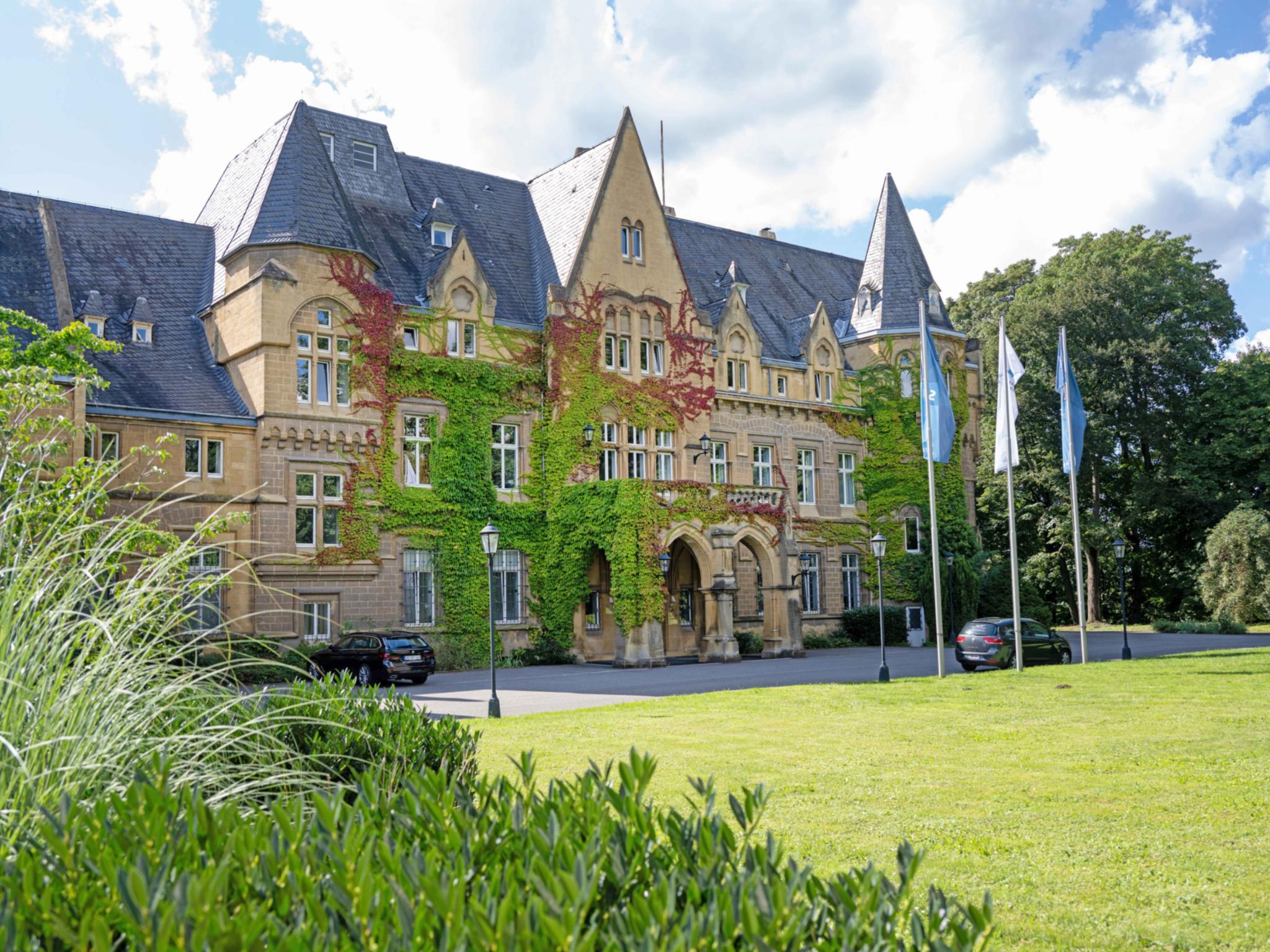 Der Rundweg führt auch am Schloss Halberg vorbei.