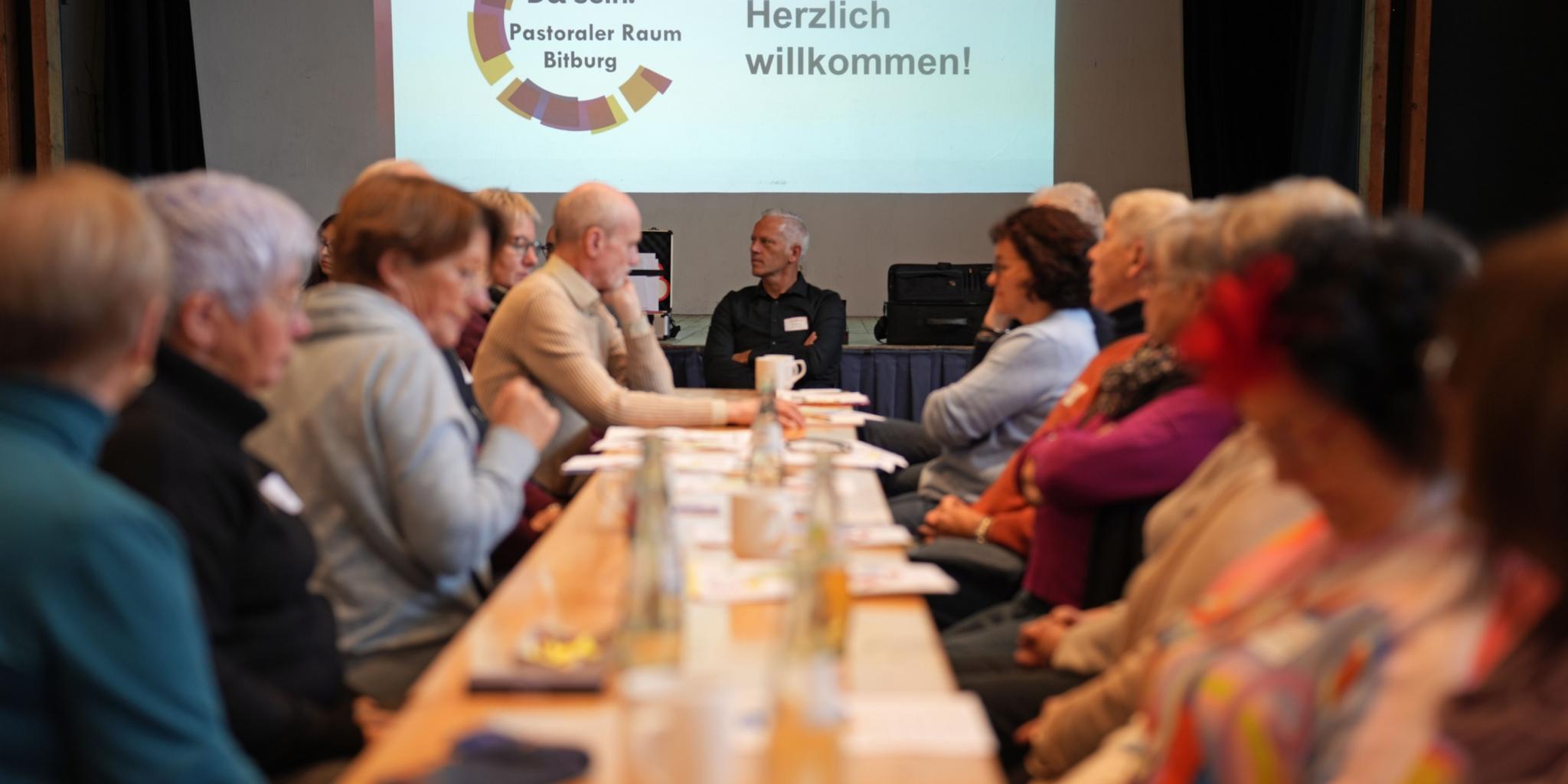 An der ersten Synodalversammlung nahmen über 100 Engagierte teil.