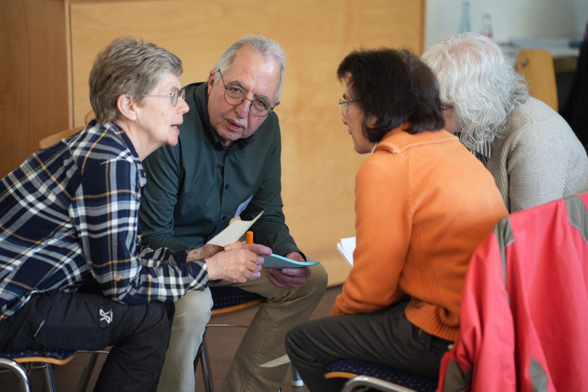 Austausch beim Treffen