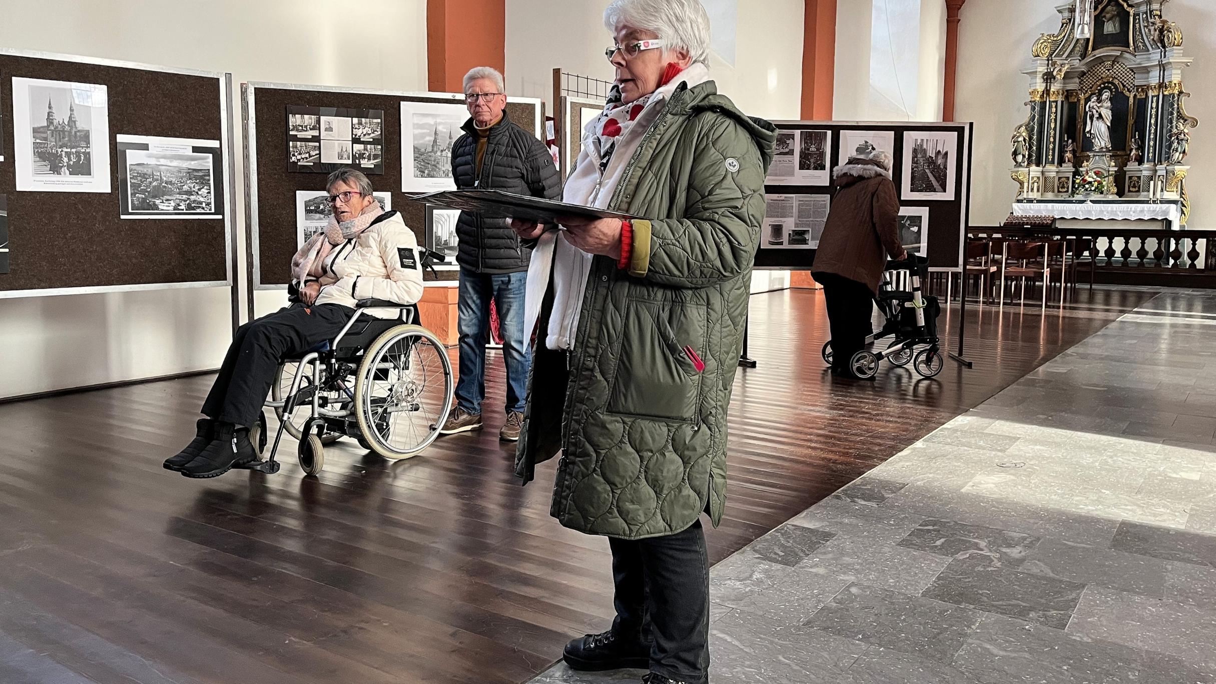 Monika Rolef bei ihrer Begrüßung in der St.-Salvator-Basilika.