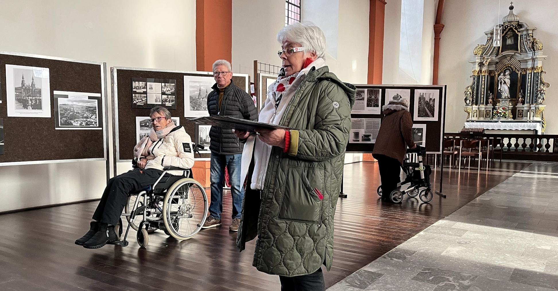 Monika Rolef bei ihrer Begrüßung in der St.-Salvator-Basilika.