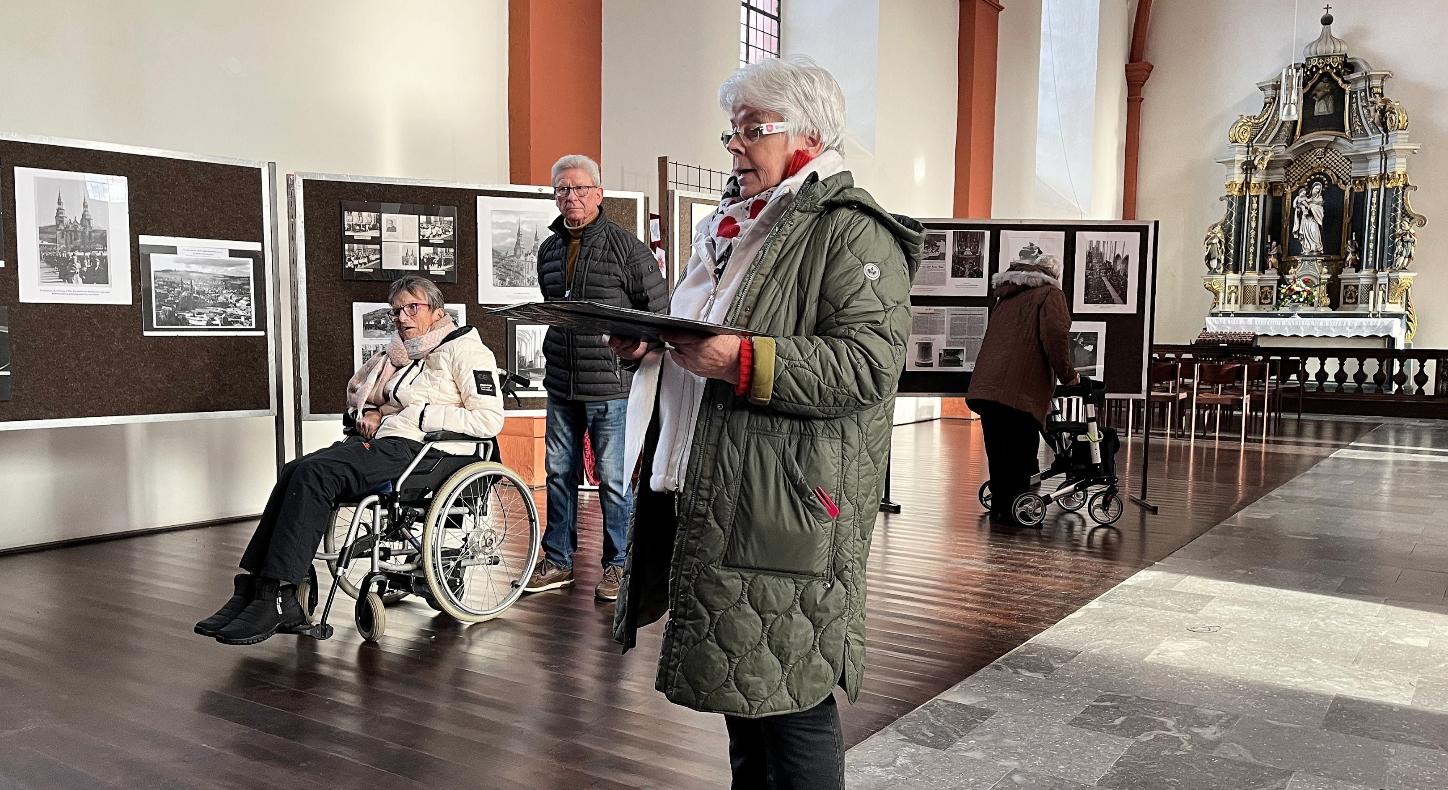 Monika Rolef bei ihrer Begrüßung in der St.-Salvator-Basilika.